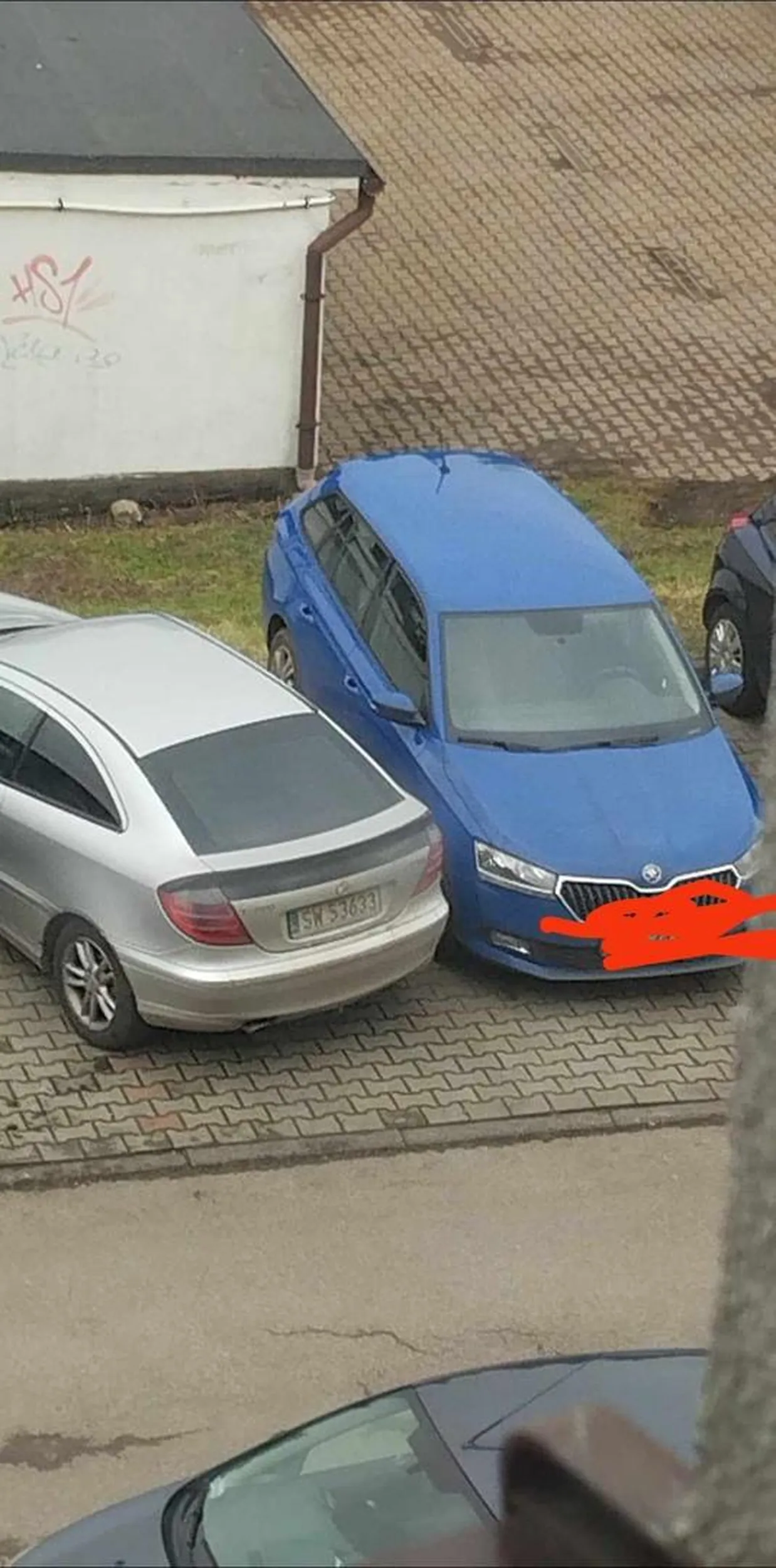 Piękne parkowanie! Ilekroć robiło się tak by obok niej nie stawać kiedyś musiało nas to dopaść.