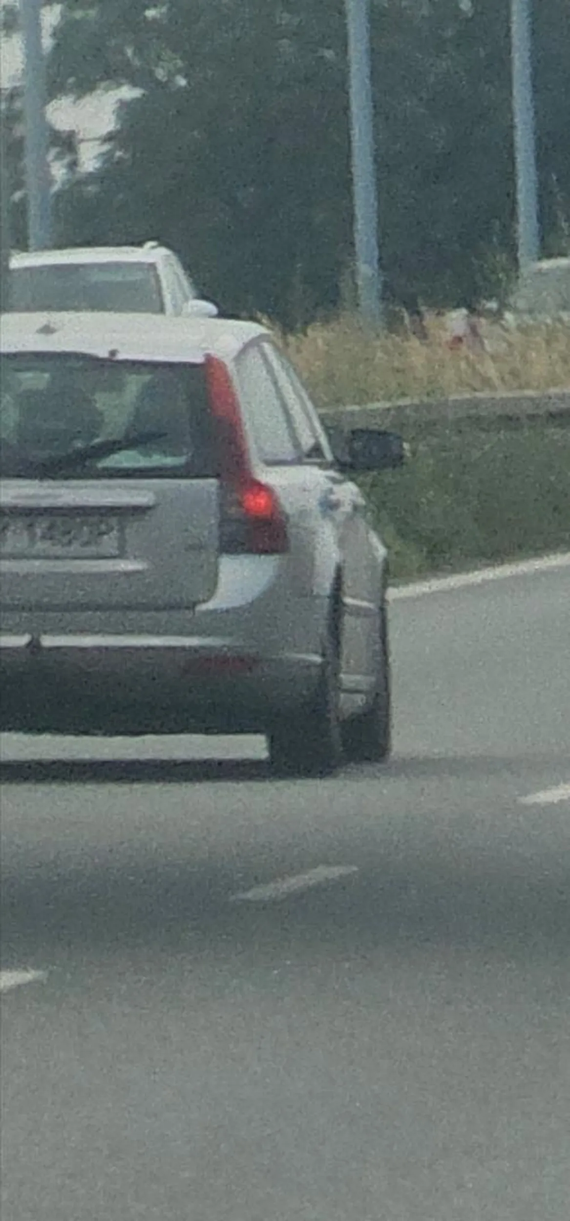 DRAMAT UWAŻAJCIE NA IDIOTE ZAJRZEDZA PAS NA AUTOSTRADZIE I STAJE !!!!