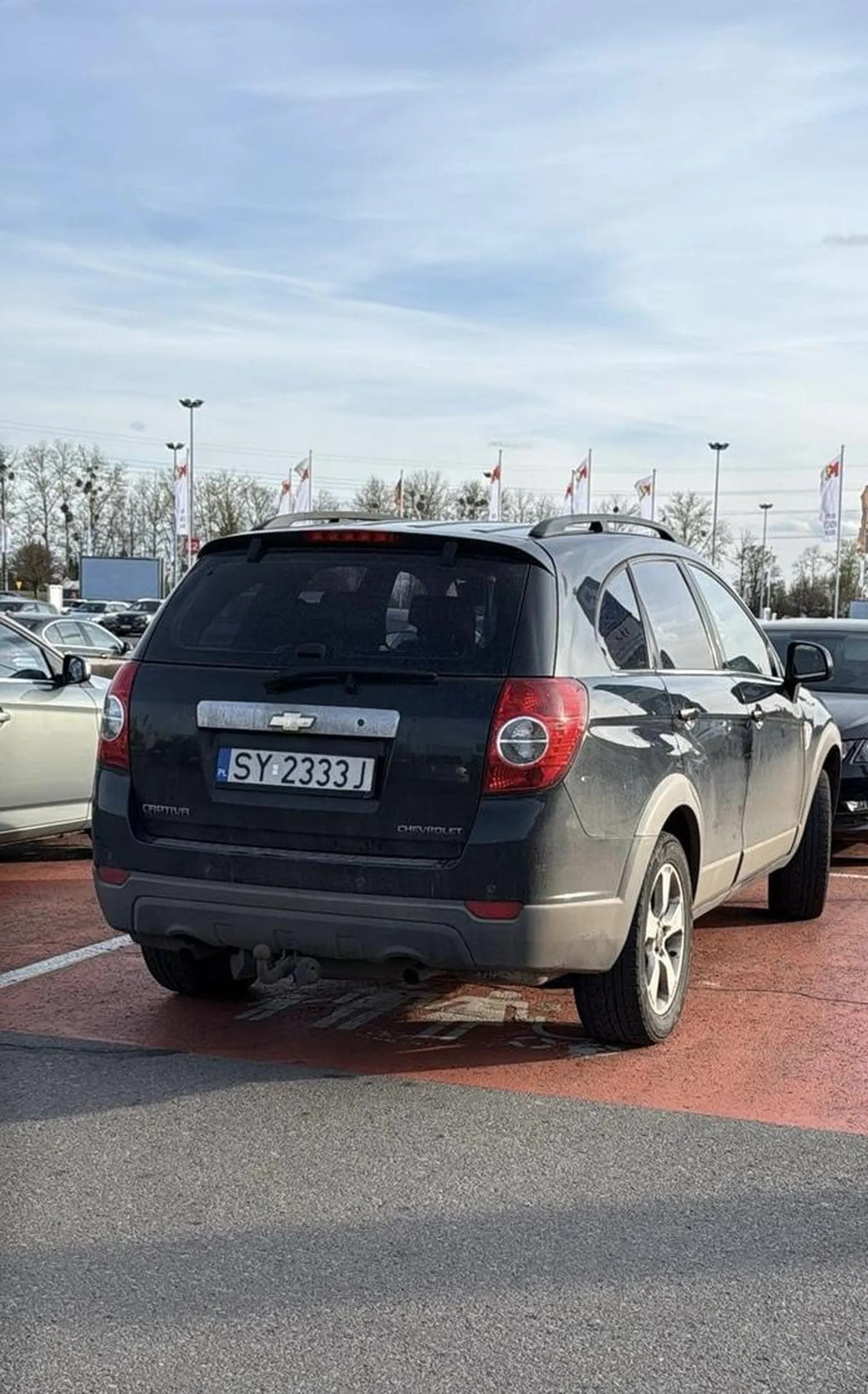 Jak przyjeżdżasz kobieto bez dzieci, to nie parkuj na miejscach dla rodzic z maluchami, którzy mają wózki… Na odchodne mówisz trudno ? Bytom… wszystko jasne :)