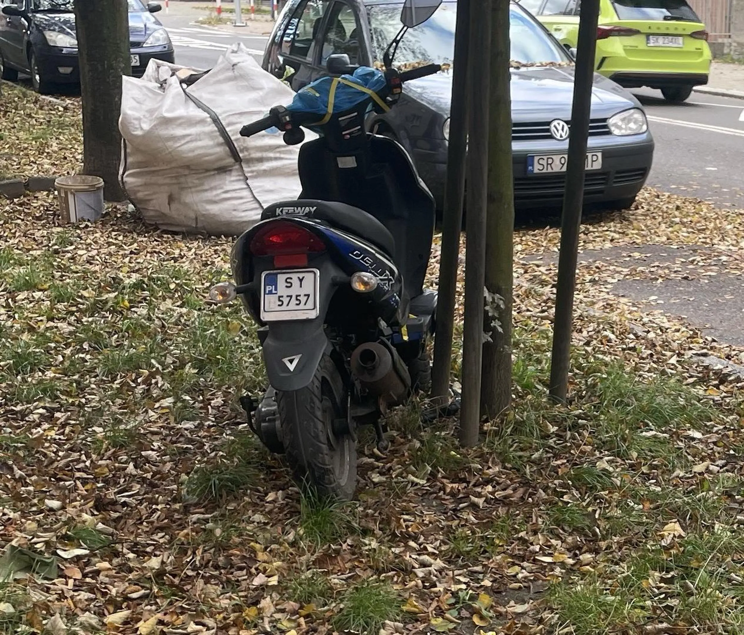 Nie polecam tego kierowcy cały czas skuter stoi w nie dozwolonym miejscu zepsuty u mnie na rejonie