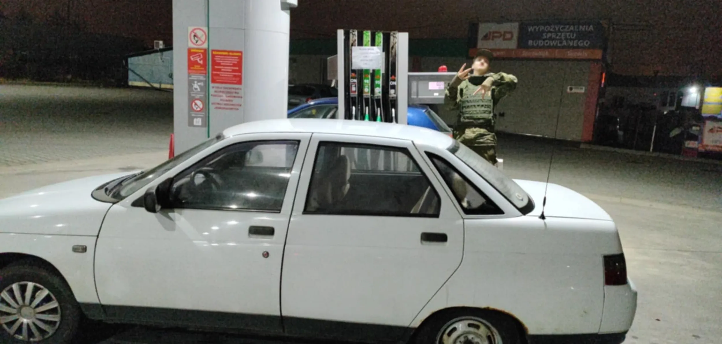 Nie wiem co ciekawsze, czy kierowca czy samochód. Serdecznie dziękuję za pomoc. Mam nadzieje że kiedyś zobaczysz i sie uśmiechniesz :)