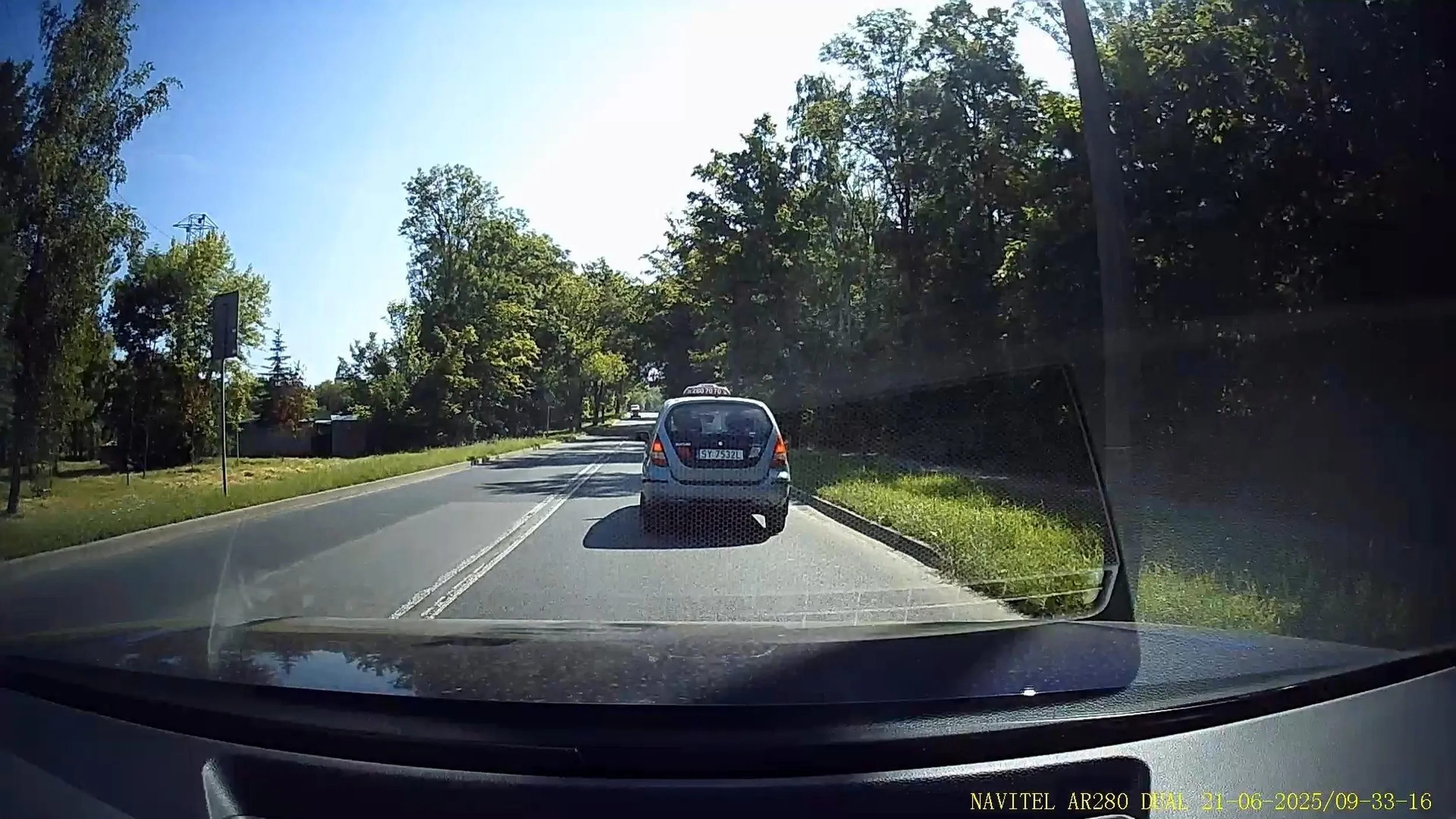 Wymusza pierwszeństwo, a później za to, że na niego trąbiłem specjalnie się wlecze