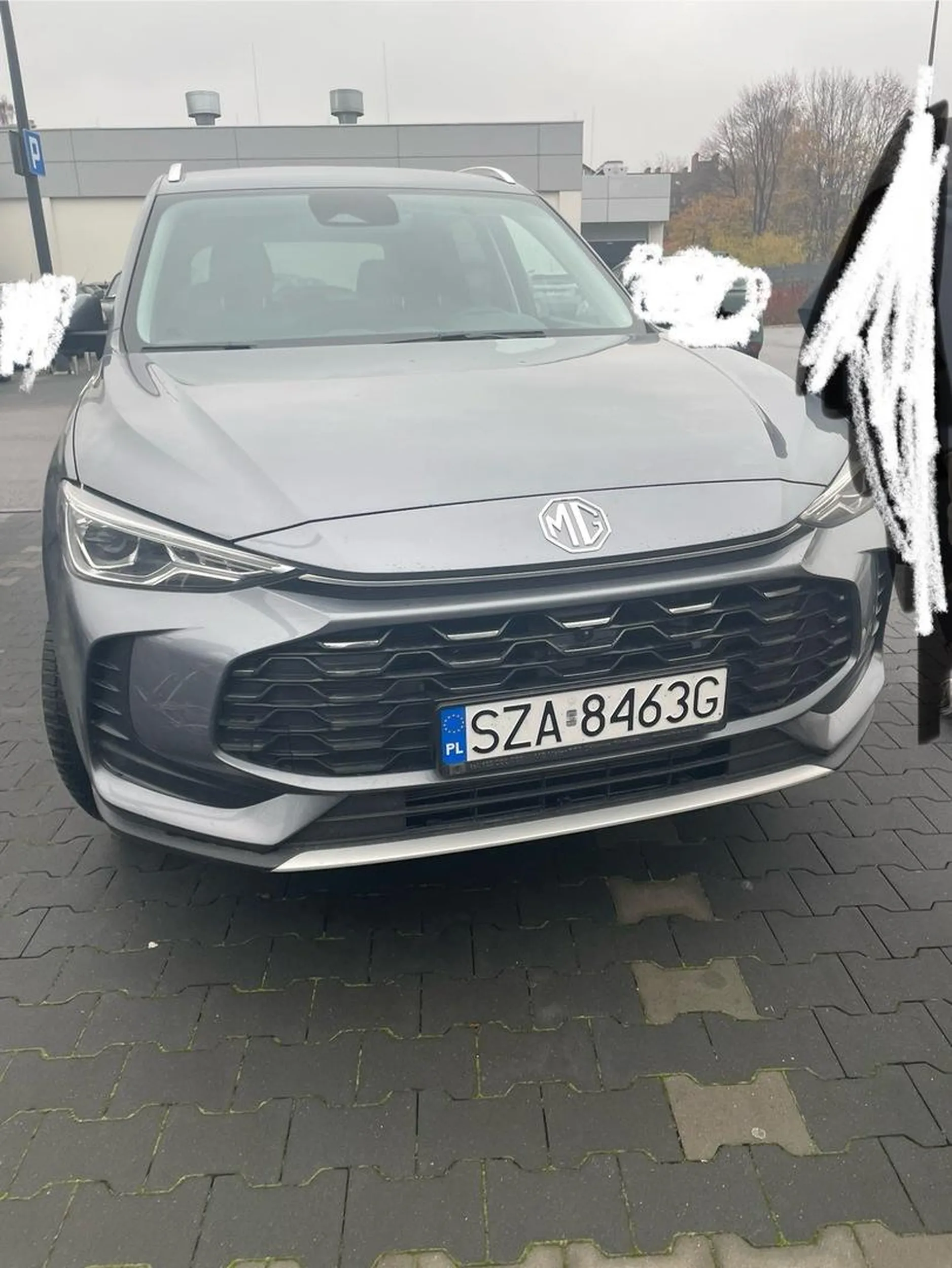 pan stanął sobie na 2 miejscach parkingowych jakby parking był jego nie pozdrawiam ?