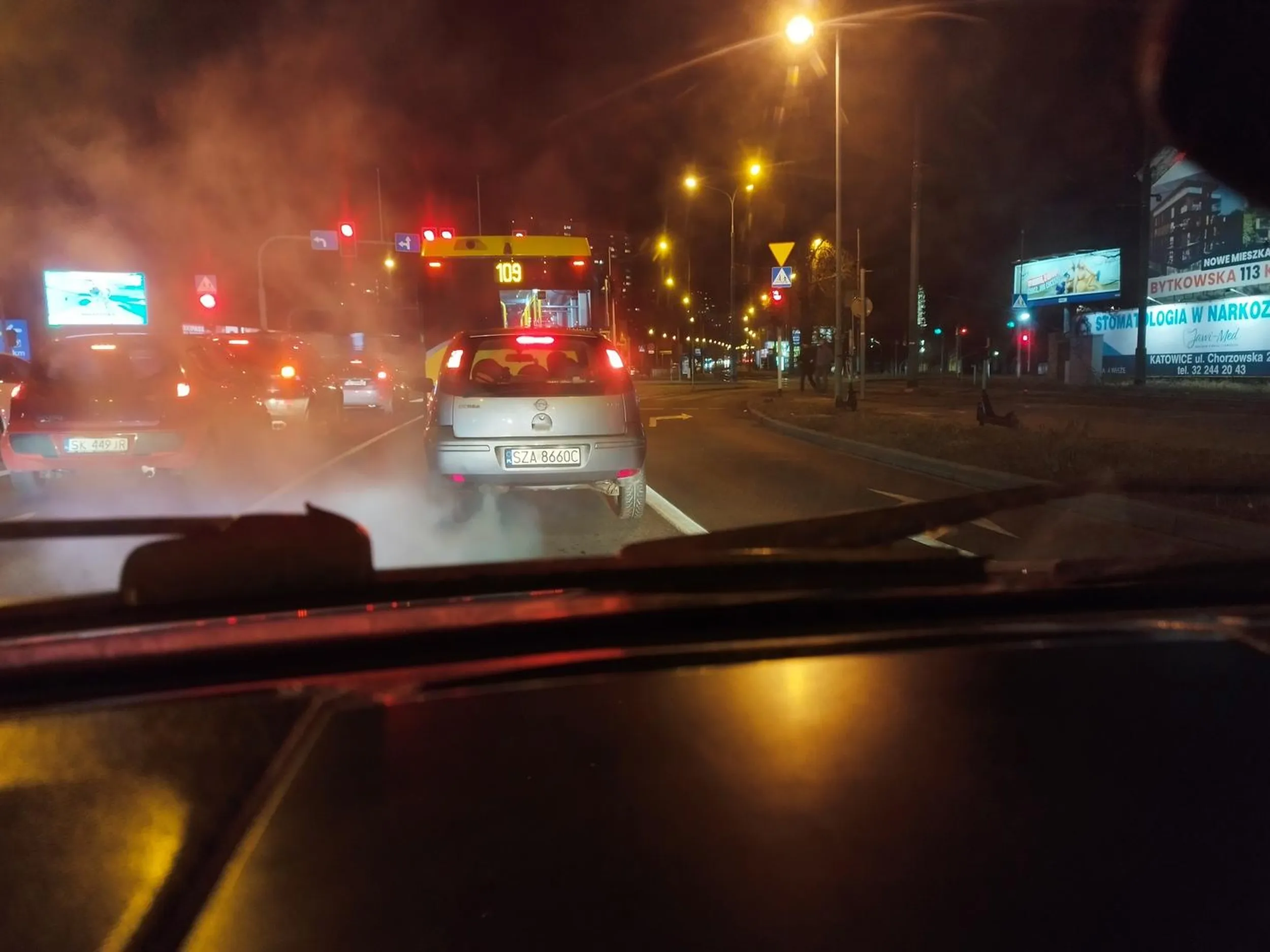 Panie weź pan z tym już na złom a nie kopcisz i stwarzasz zagrożenie na drogach bo nic nie widać