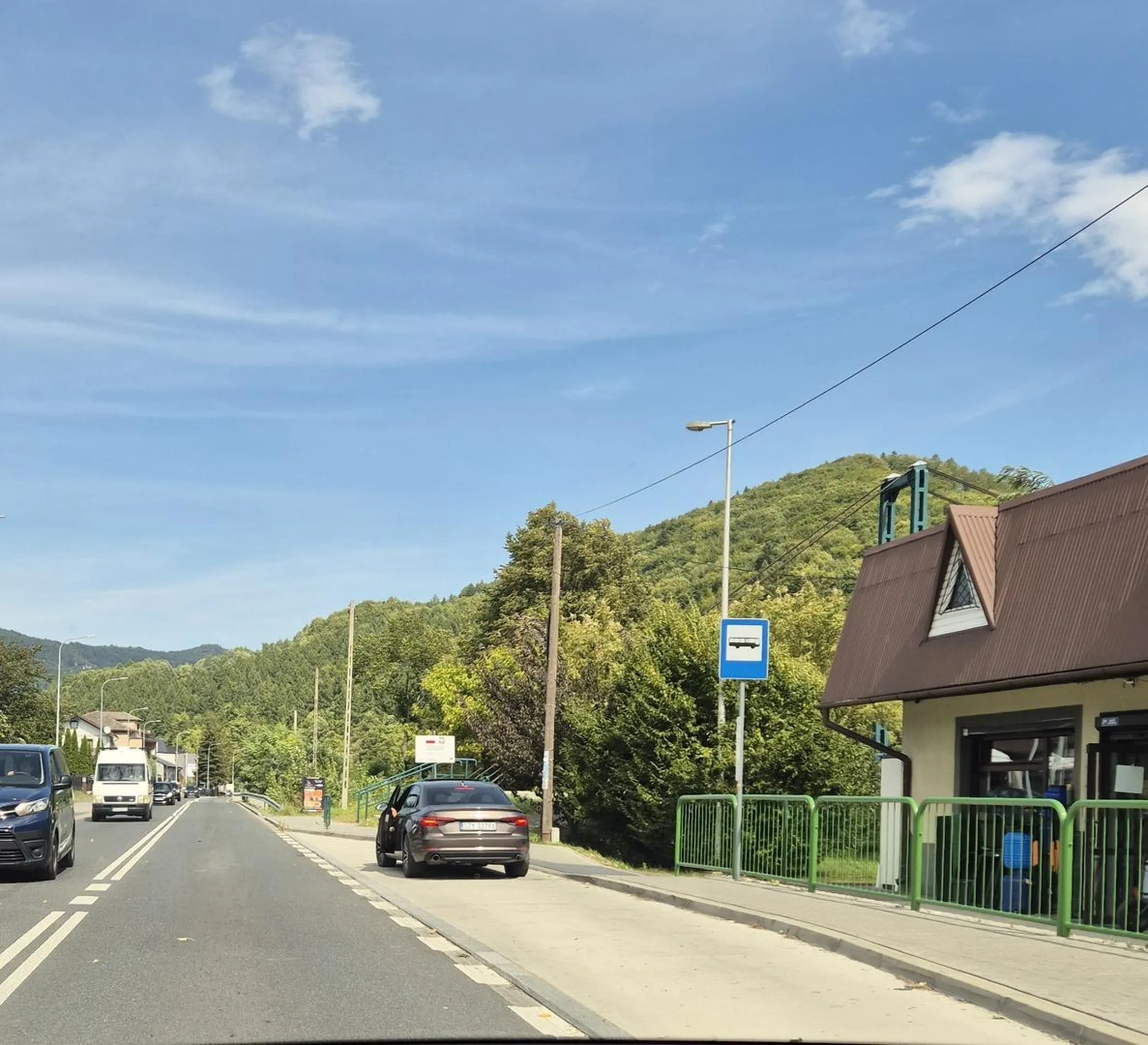 Przystanek autobusowy to nie parking, tępaku