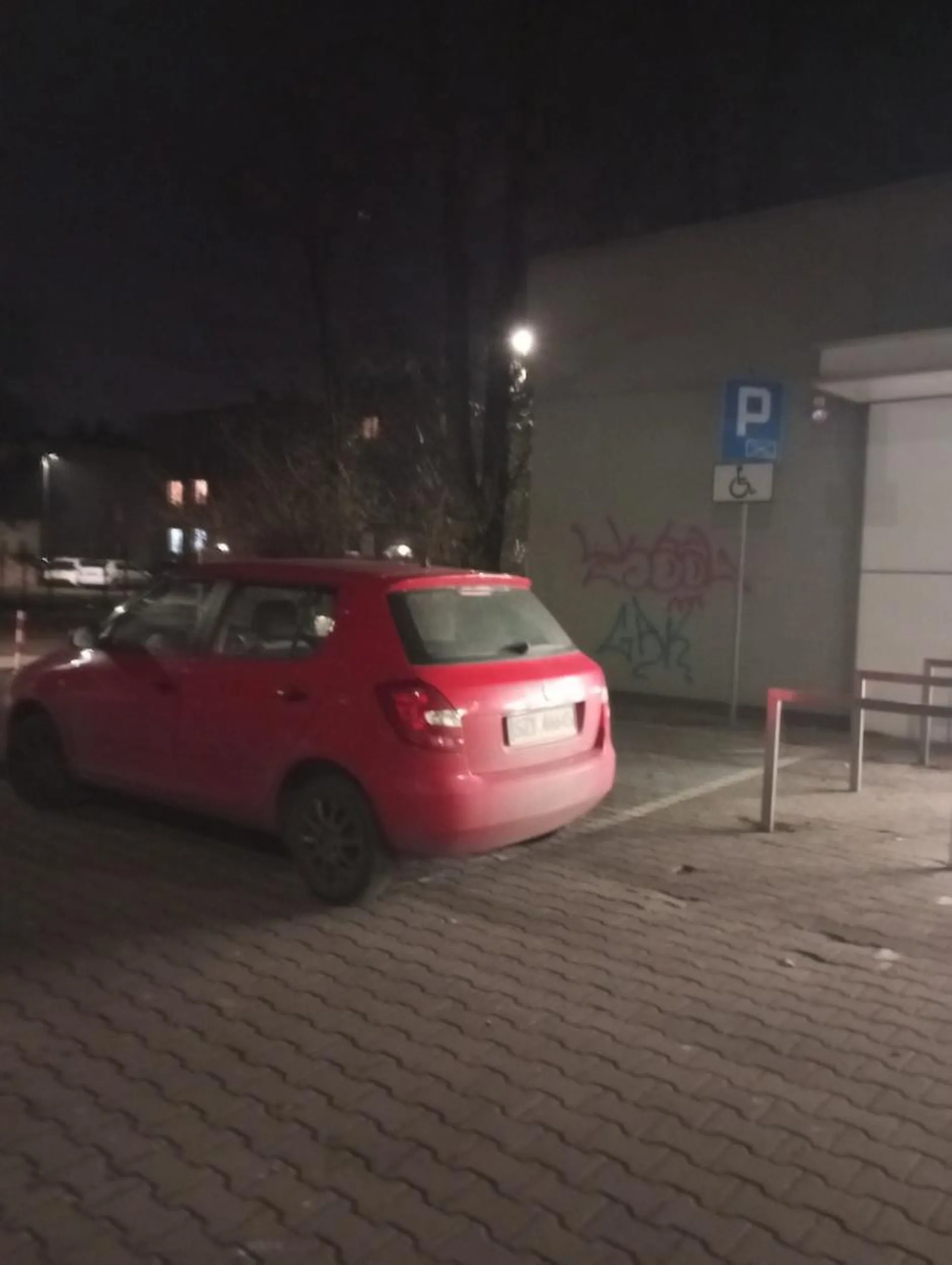 Pięknie pokazywać swoją głupotę.