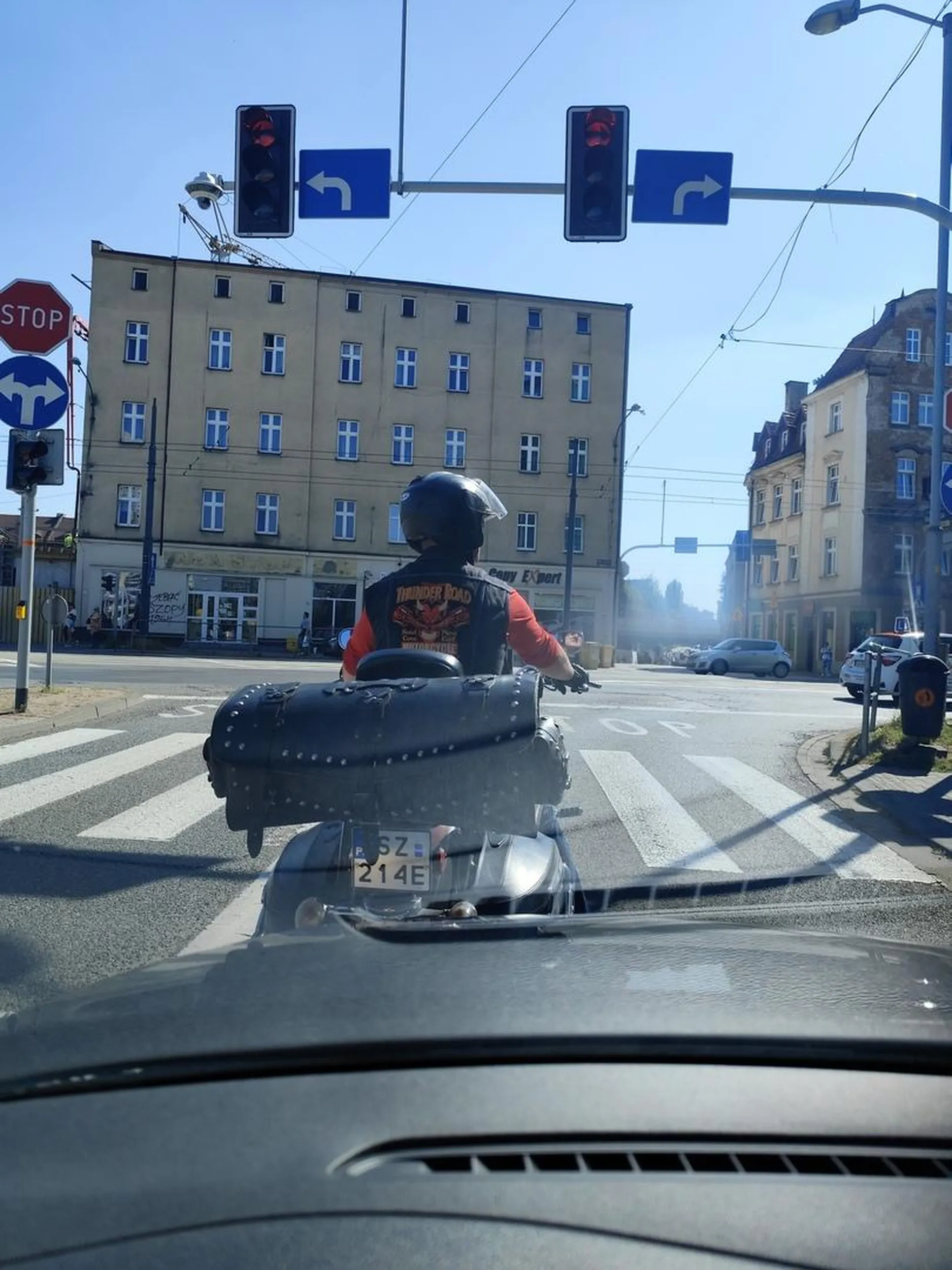 Nic zajeżdża drogę i jeszcze wyhamowuje