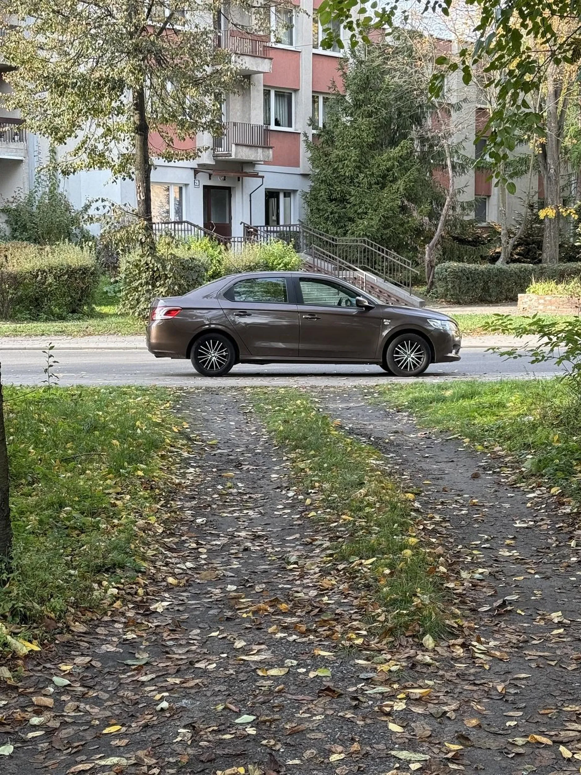 7*7 to 49 czyli mniej wiecej tyle ile posiada kierujacy tym pojazdem parkujac na wjezdzie na posesje na calutki dzien od rana do zmierzchu.