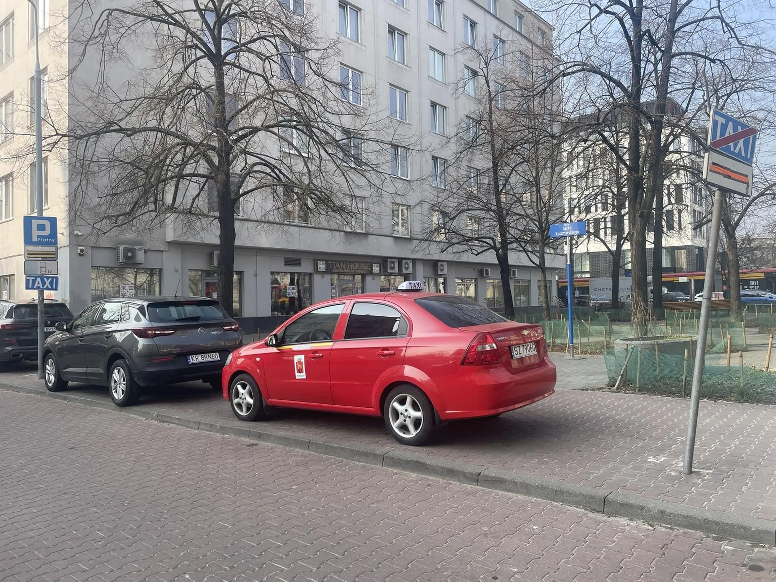Samochód został zaparkowany na postoju dla taksówek