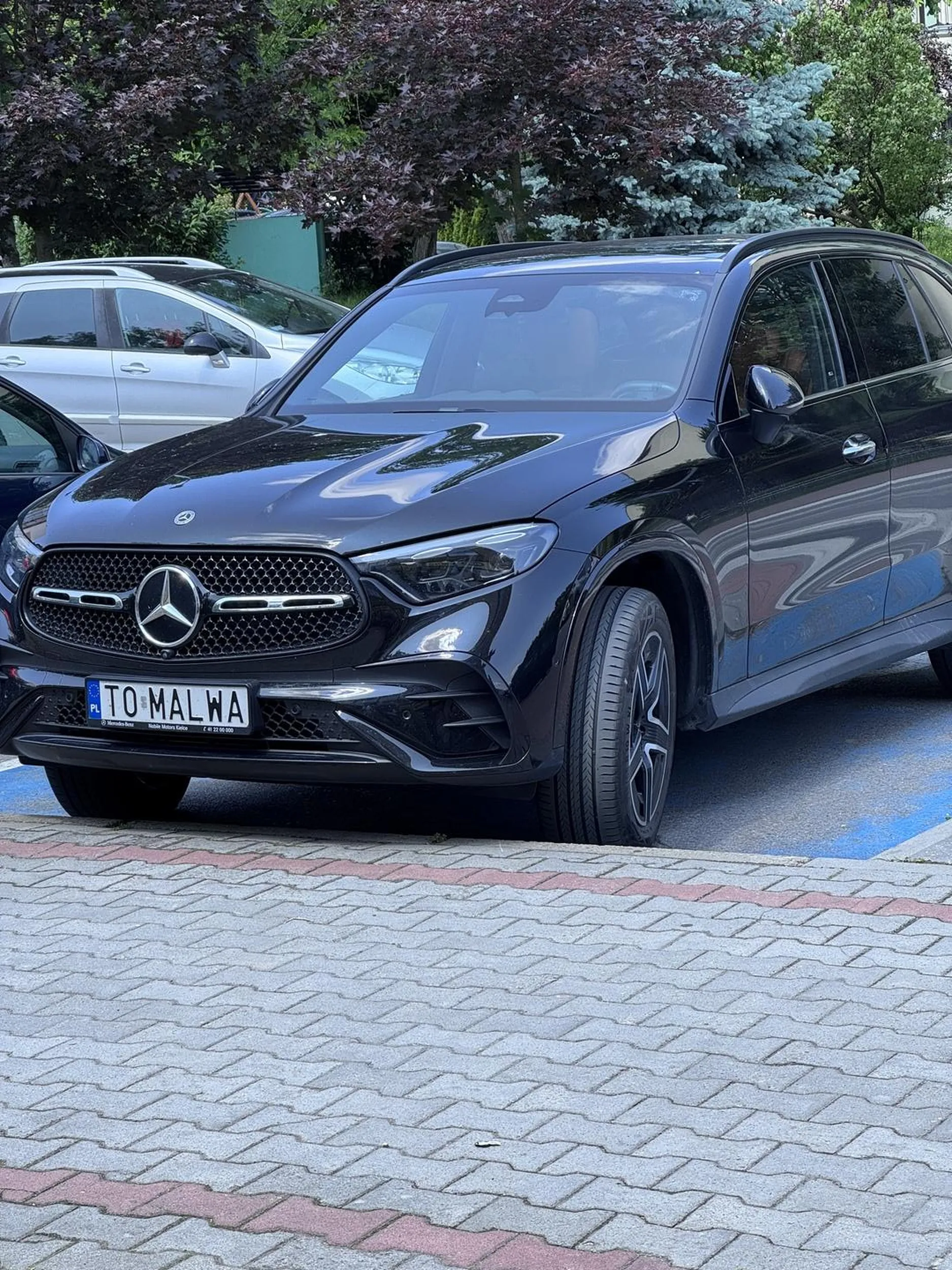 Parkuje na inwalidów bez plakietki