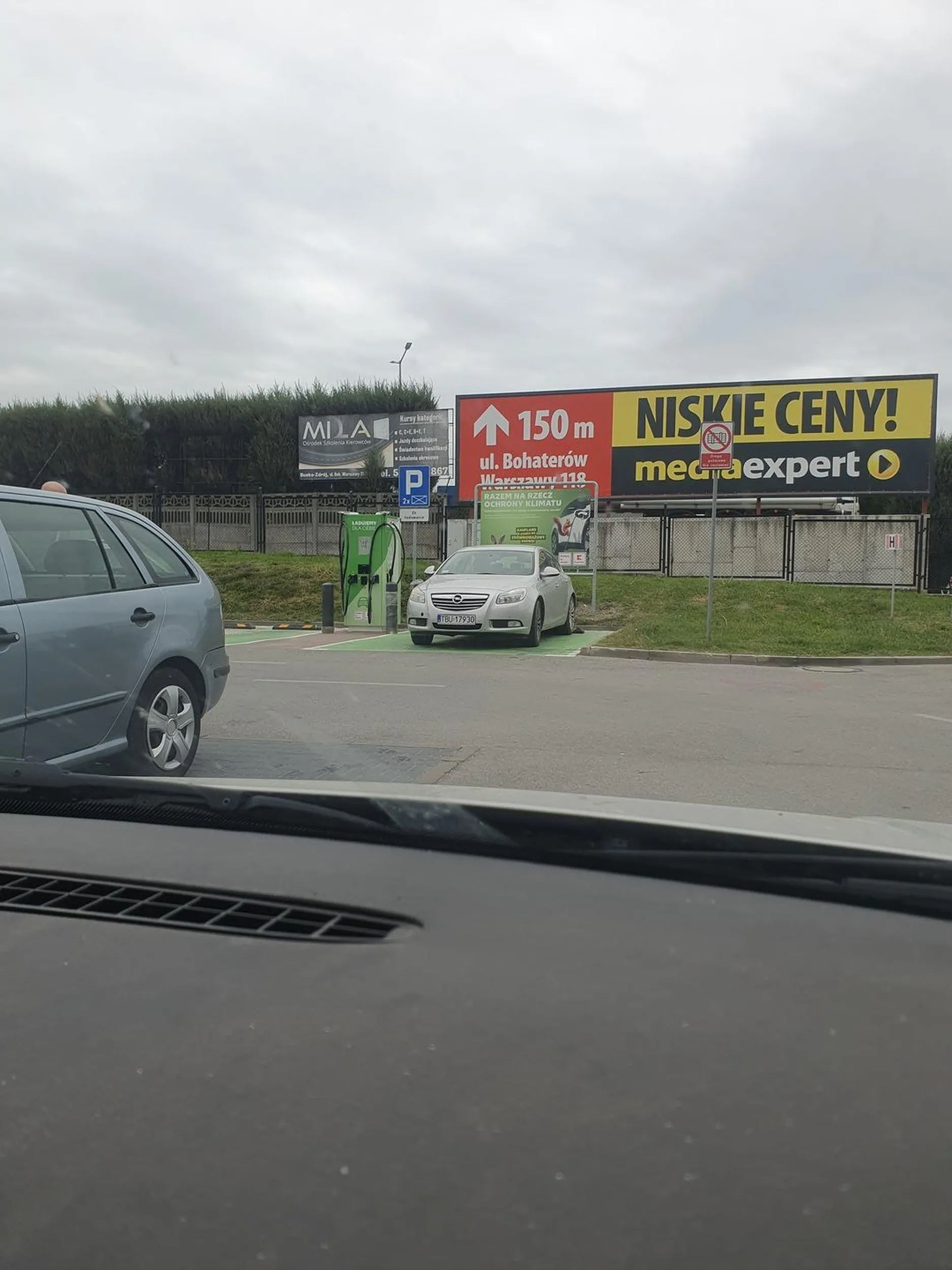 Od kiedy Insignia wychodziła w elektrycznej wersji?