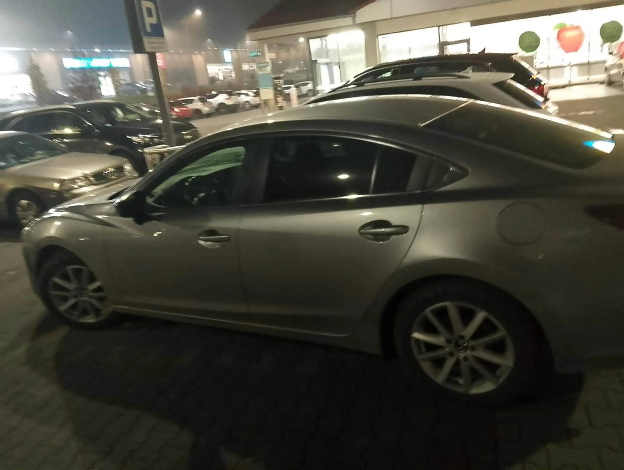 Mistrz parkowanie pod kątem 45 stopni.