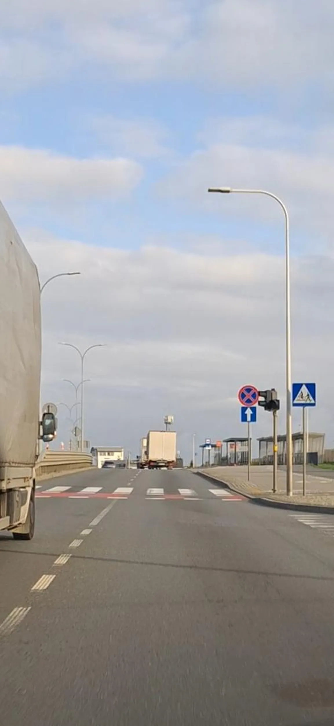 I tak będzie się  slimaczyl  i blokowal ten lewy pas