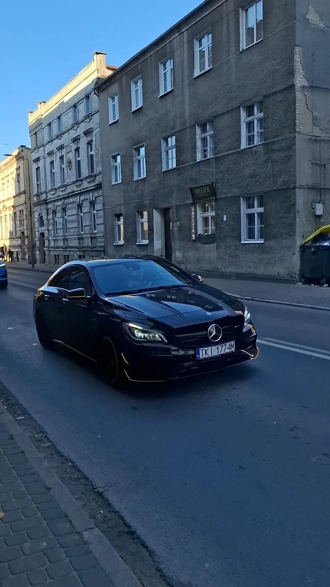 Piękny Mercedes CLA45 AMG kręci sie po wałczu?