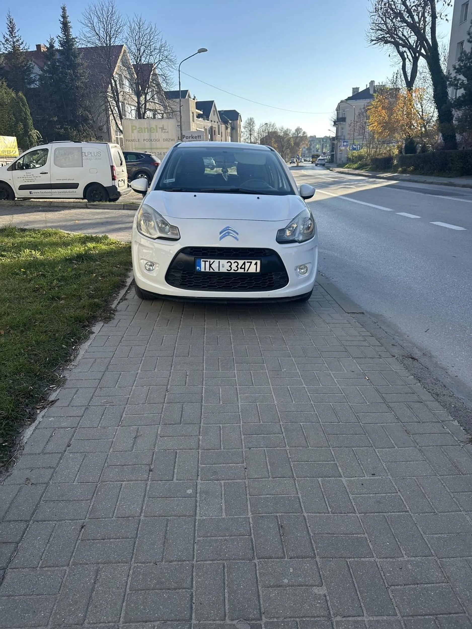 Staje na chodniku nie da się przejść pojebalo