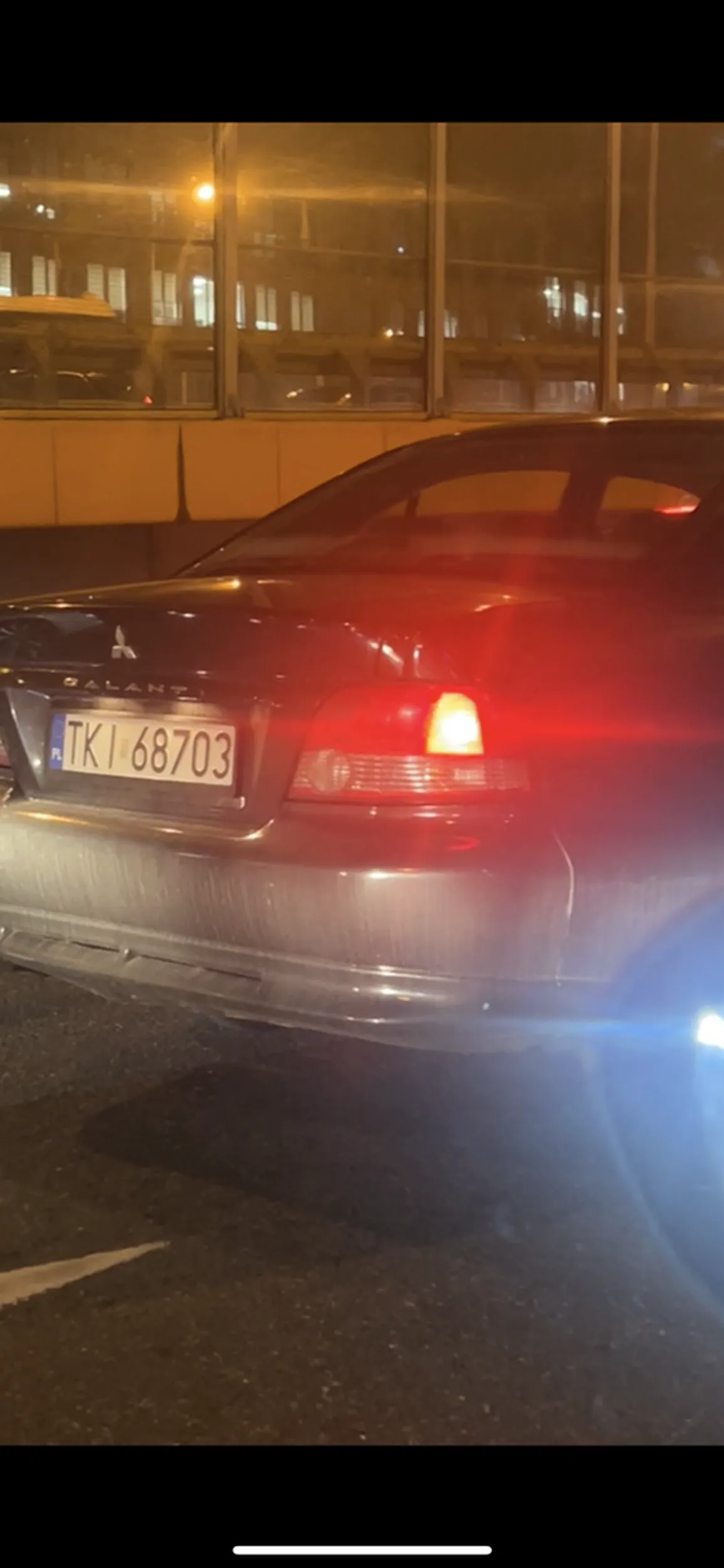 Zajeżdża drogę przecinając podwójne ciągle a później ucieka przed konfrontacją