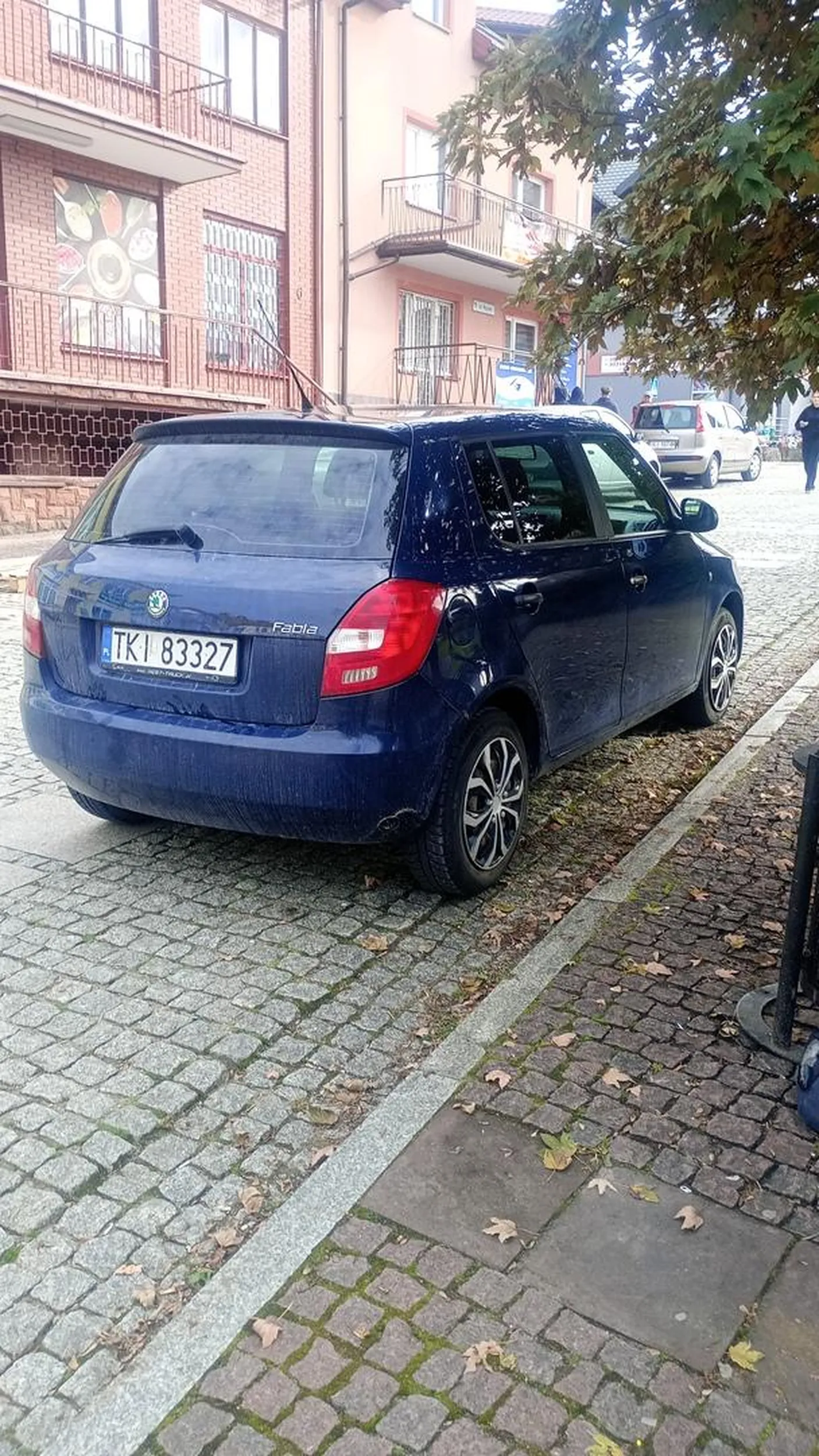 Cudowne parkowanie widać że kobieta kieruje