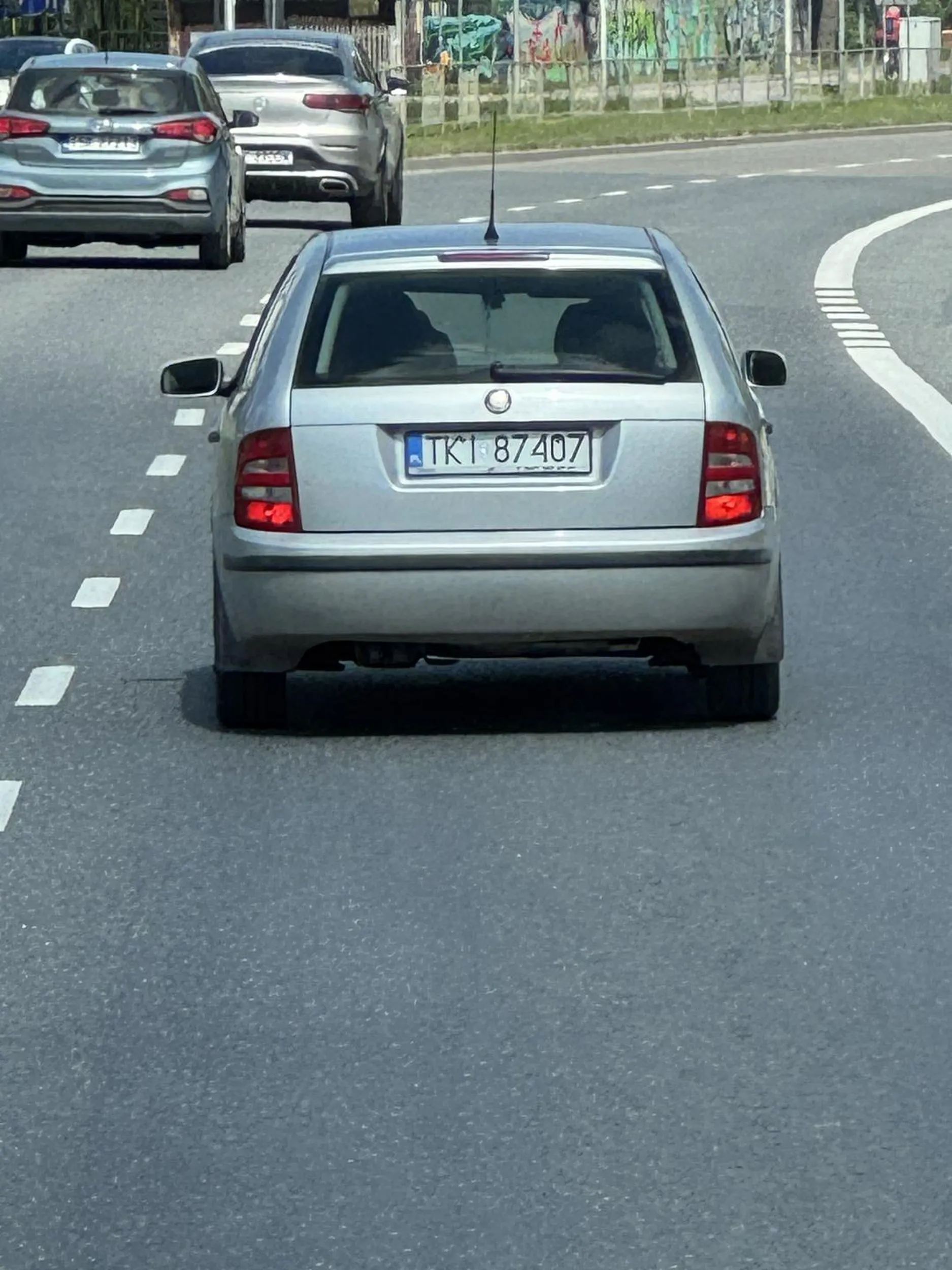 Powinieneś zbierać zęby z asfaltuje za to hamowanie ciężarówek :)