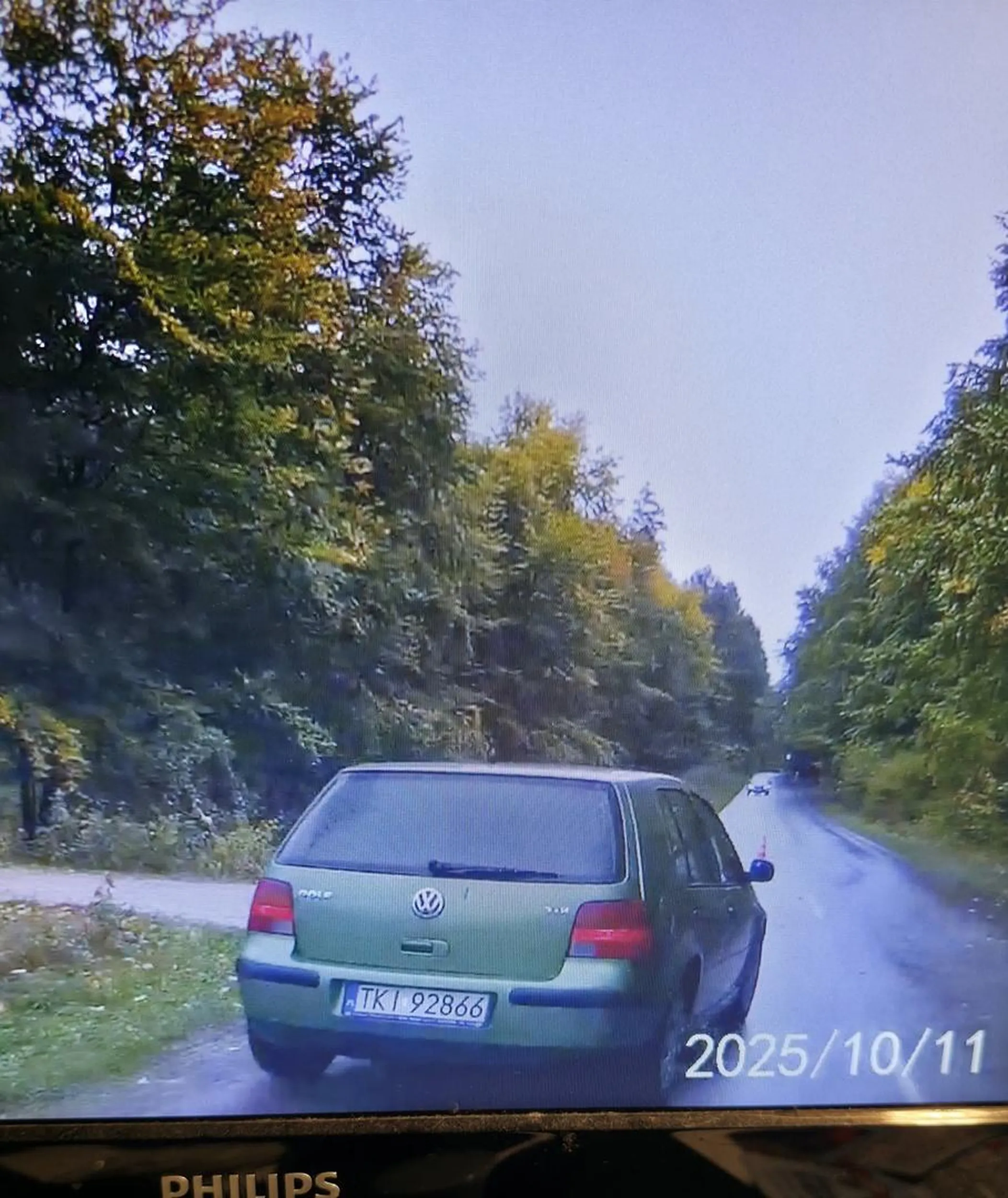 Kierujący nie potrafi stosować się do poleceń osoby kierującej ruchem oraz pokazuje wulgarne znaki w kierunku umundurowanych funkcjonariuszy publicznych