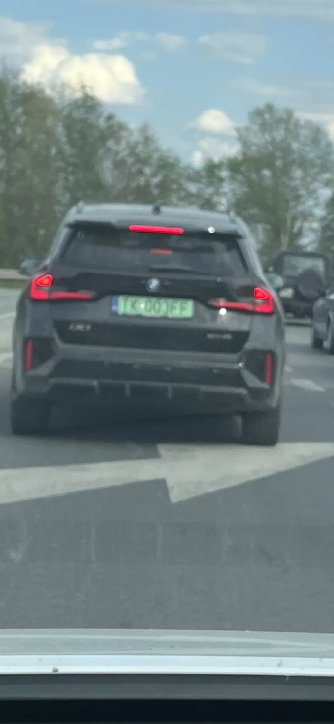 Kretyn ze środkowego pasa ronda, wymusił pierwszeństwo, hamowałam na żyletki. Naucz się jeździć przygłupie albo chociaż przepraszać.