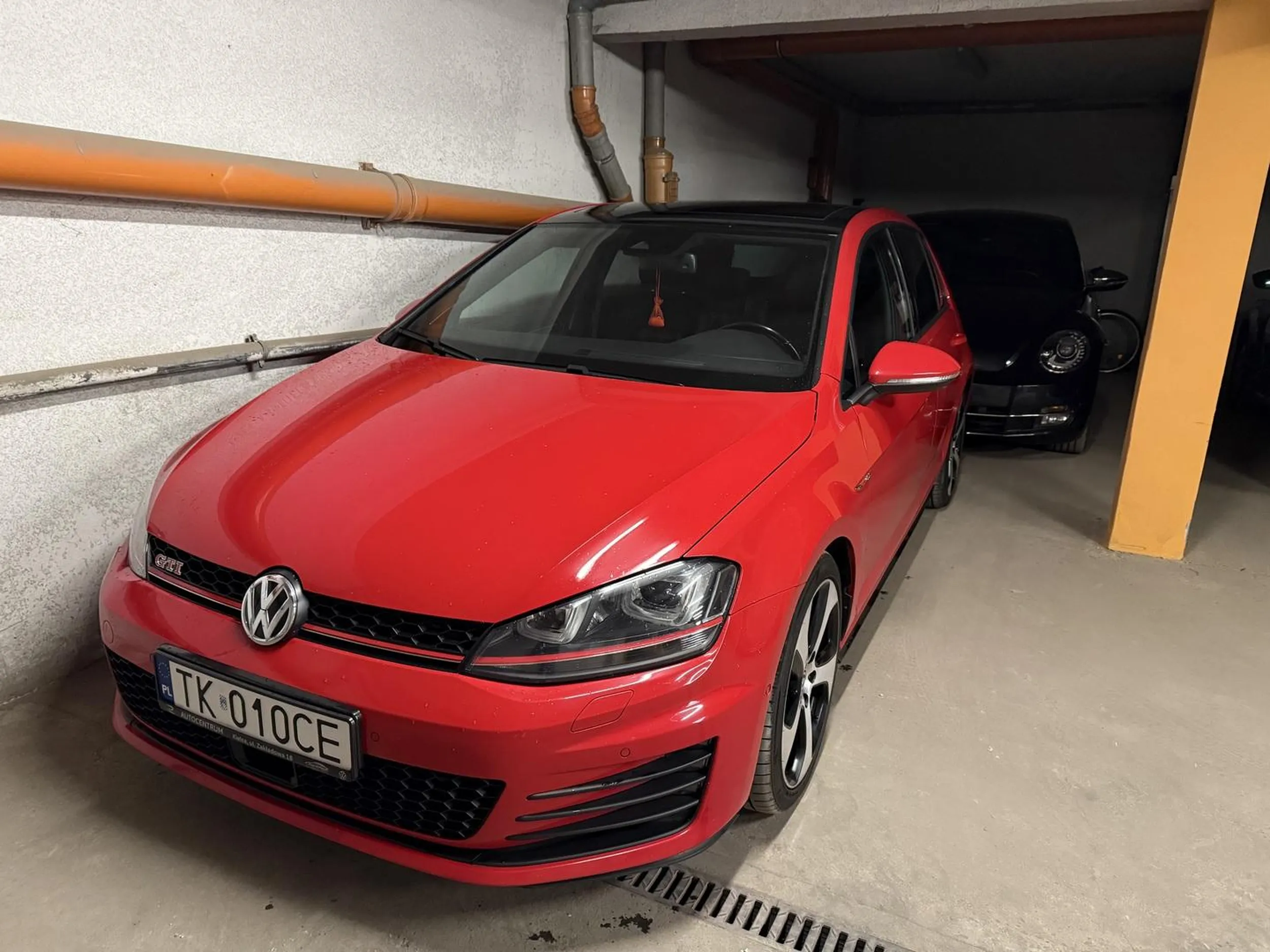 Dziewczyna dobrze grzeje.  Leciałem za nią i daje radę. Gratulacje.