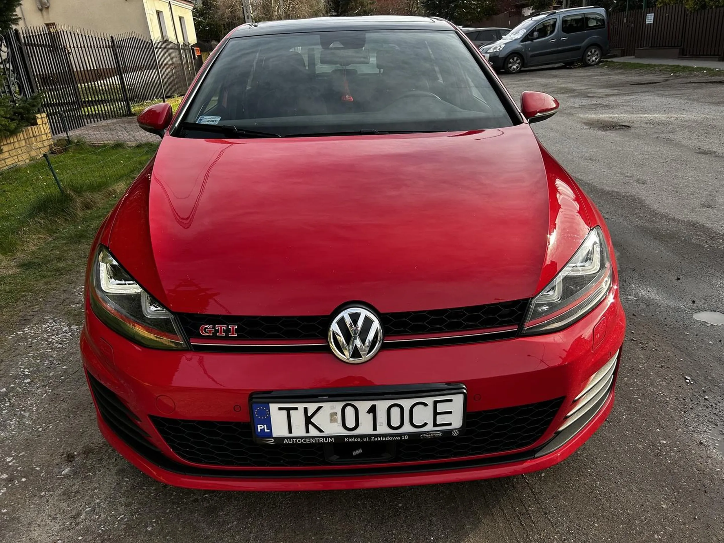 Dziewczyna dobrze grzeje.  Leciałem za nią i daje radę. Gratulacje.