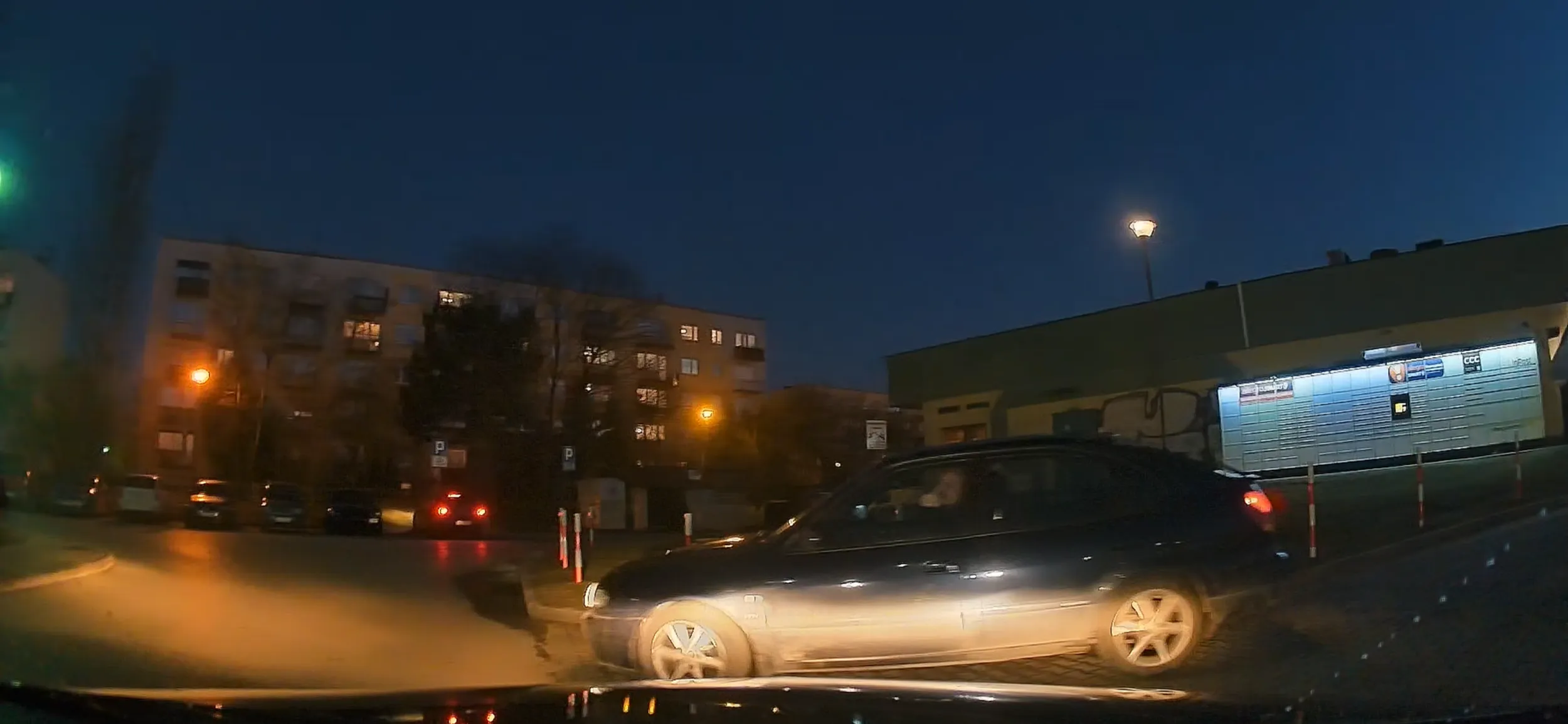 Jazda pod prąd i do tego piękne gesty