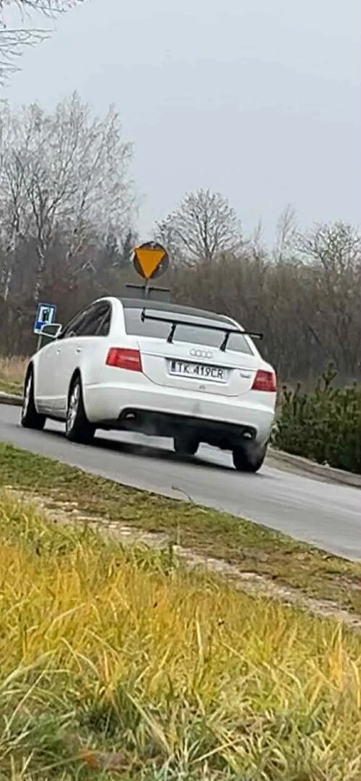 Gościu ma duże przyśpieszenie przez spojler Kosztowny wieś tuning Nie pozdrawiam