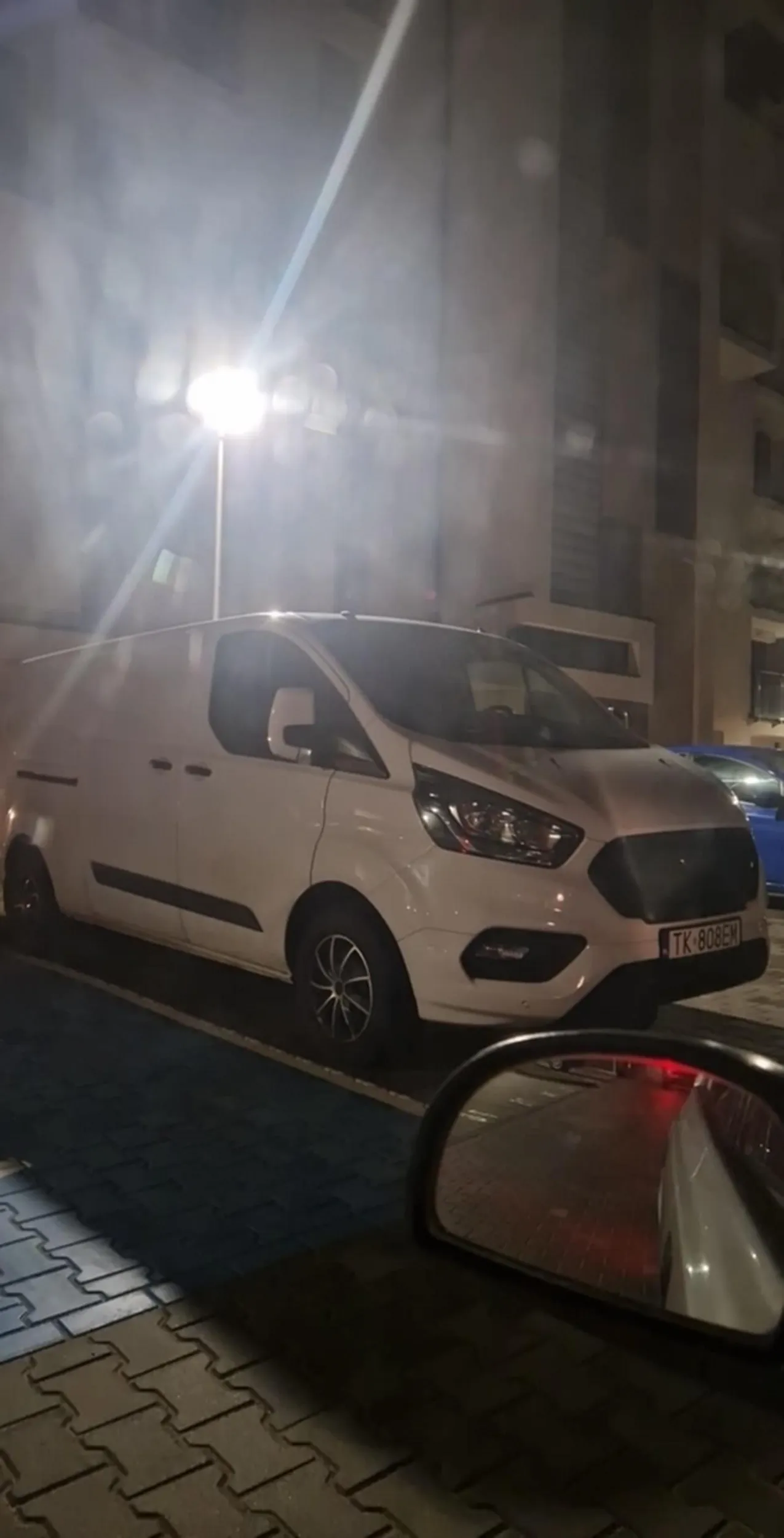 Parkuje bezprawnie przez kilka dni na prywatnych miejscach parkingowych