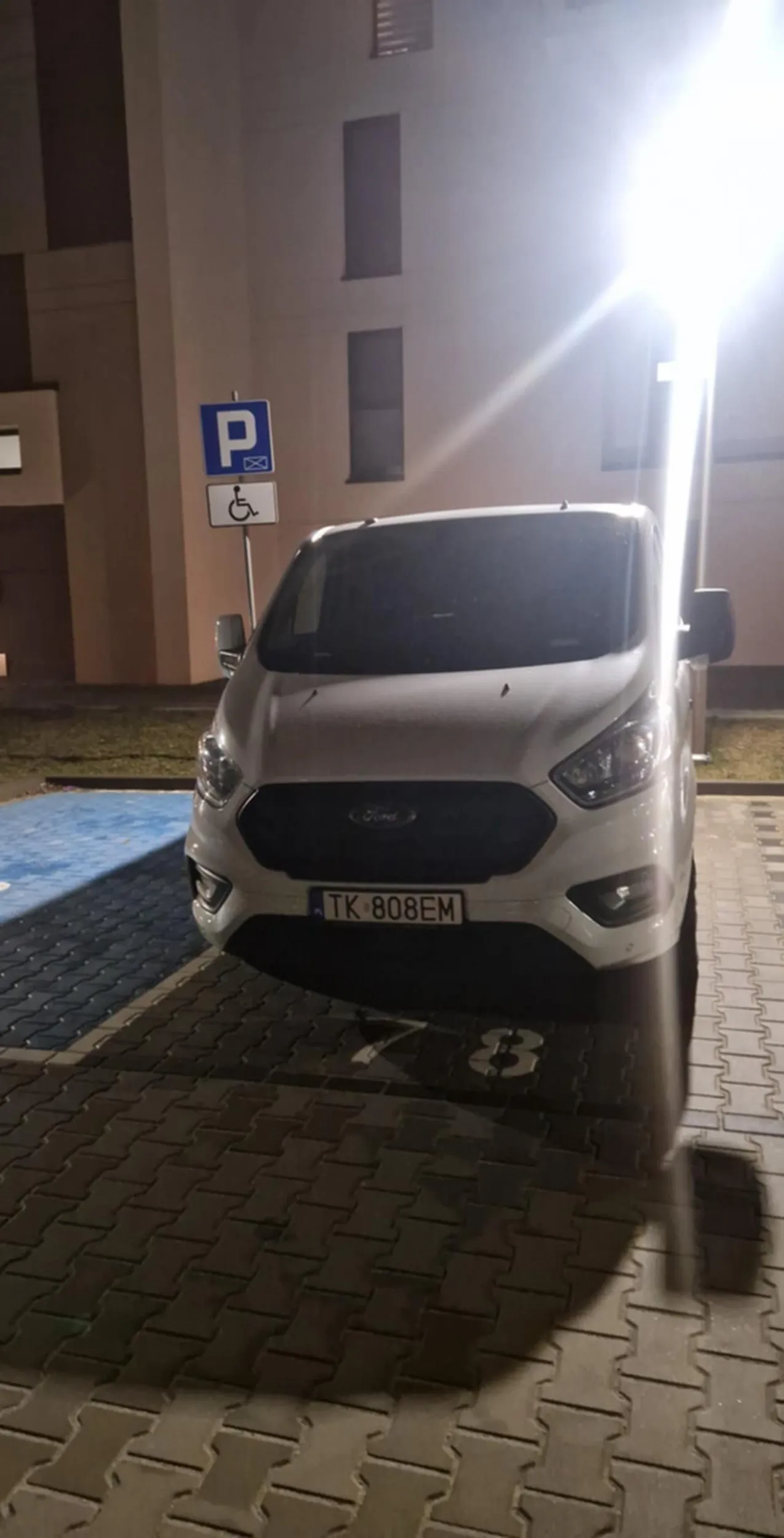Parkuje bezprawnie przez kilka dni na prywatnych miejscach parkingowych