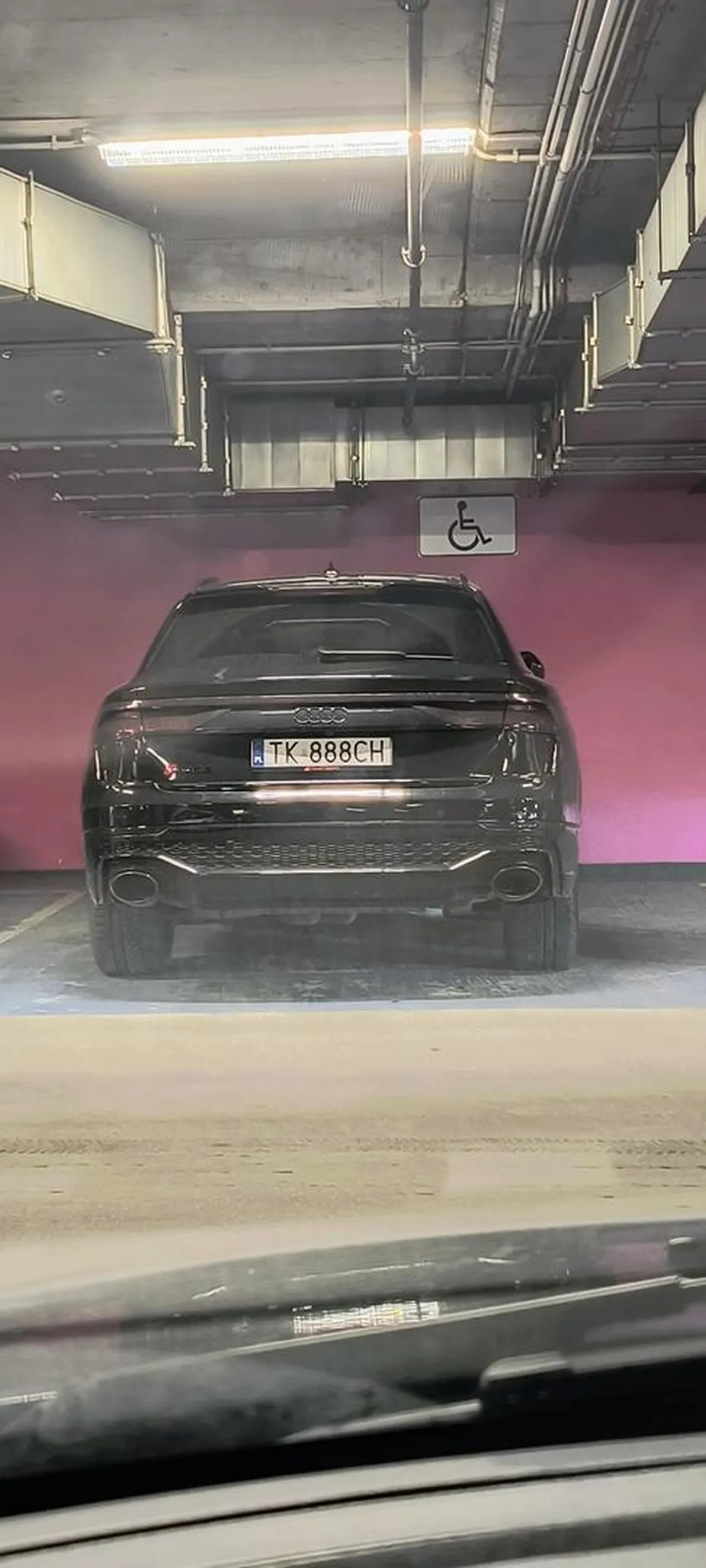 Kolejny pan niepełnosprawny umysłowo.