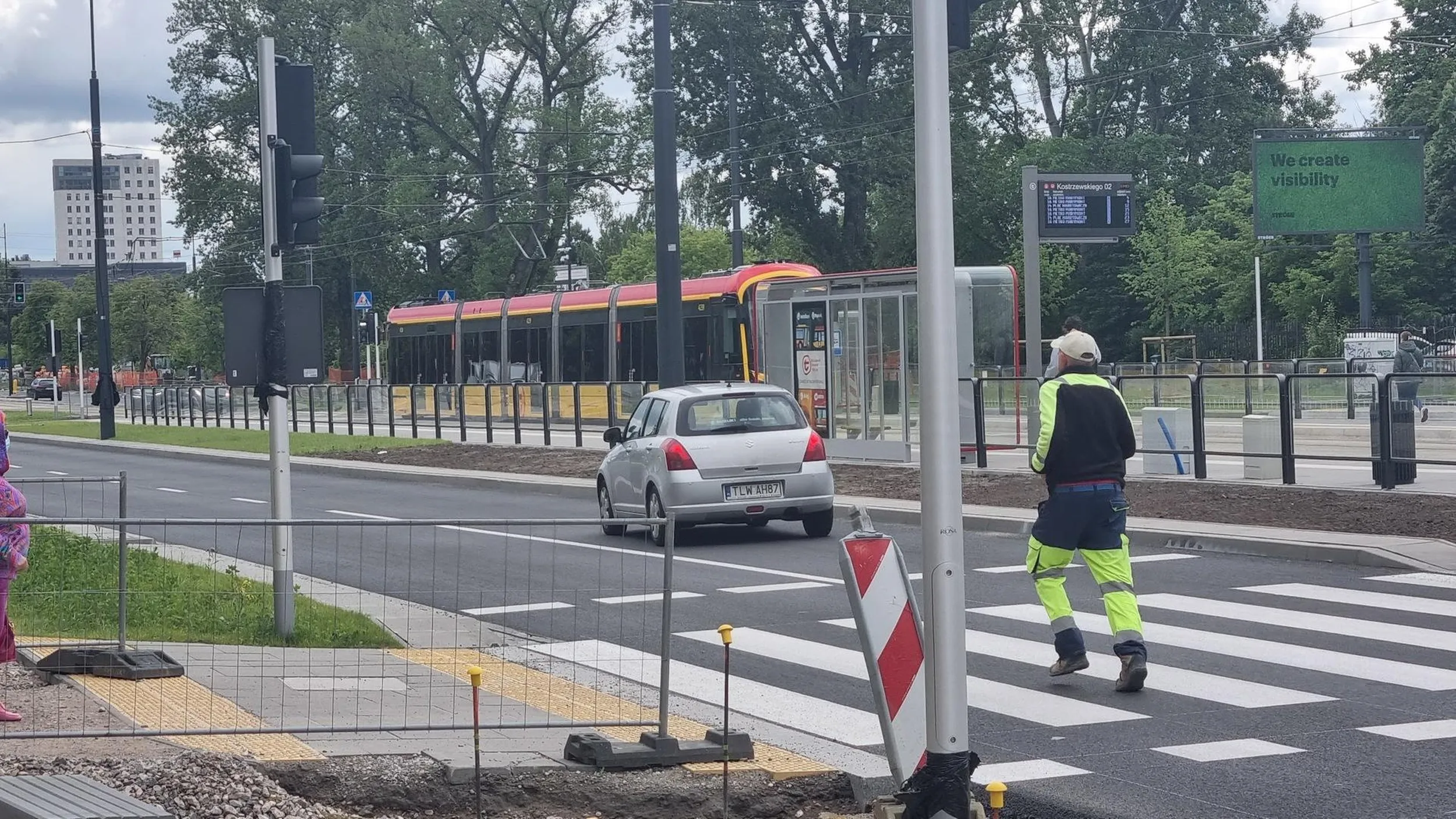 Wsadzić babę za kółko - no i co z tego, że powoli, jak poleci na czołówkę