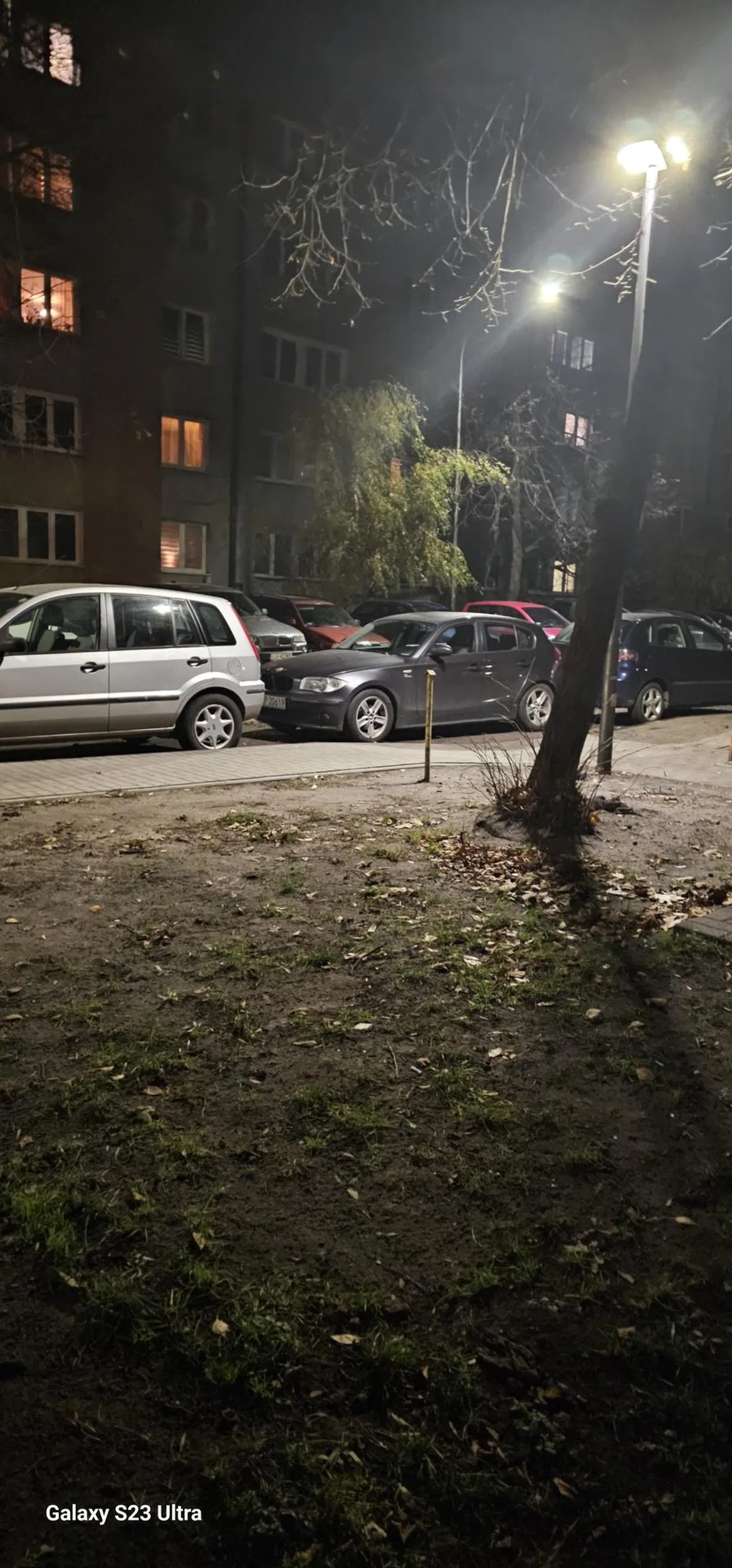 Człowieku naucz się parkować zaparkowałeś na na przejściu dla pieszych i poszedłeś do domu