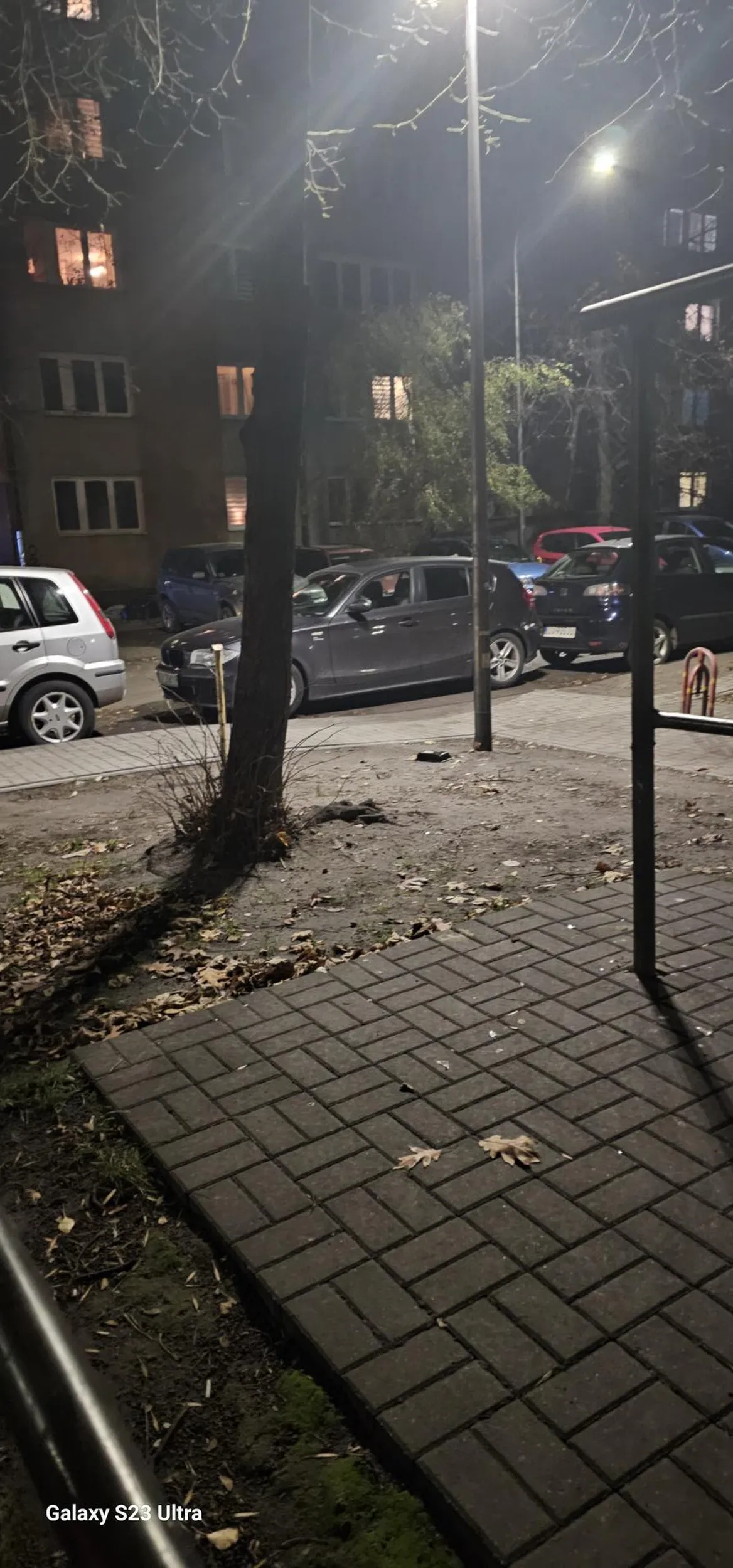 Człowieku naucz się parkować zaparkowałeś na na przejściu dla pieszych i poszedłeś do domu