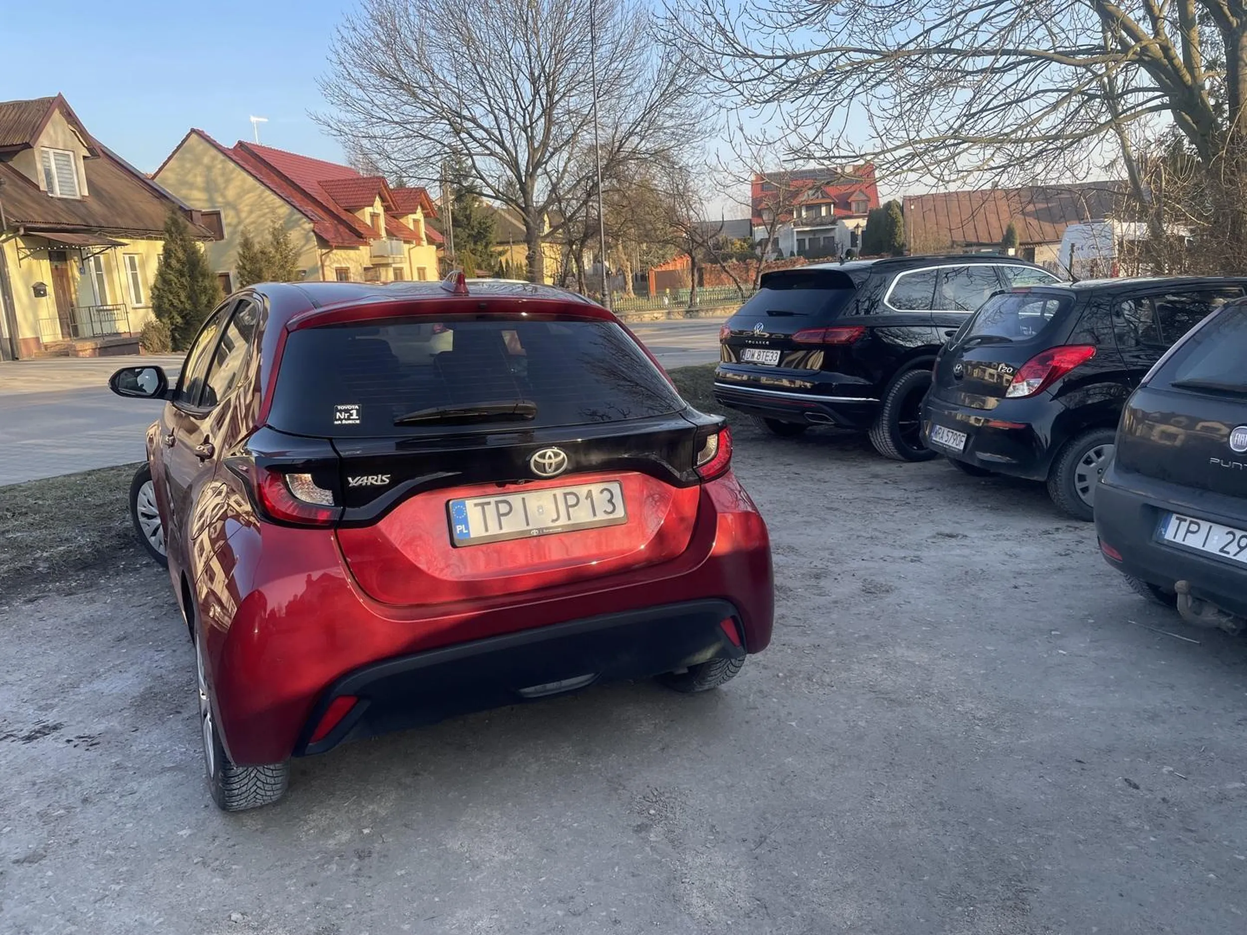 Nie ma to jak zastawić kilka samochodów na raz, bezmyślny cham