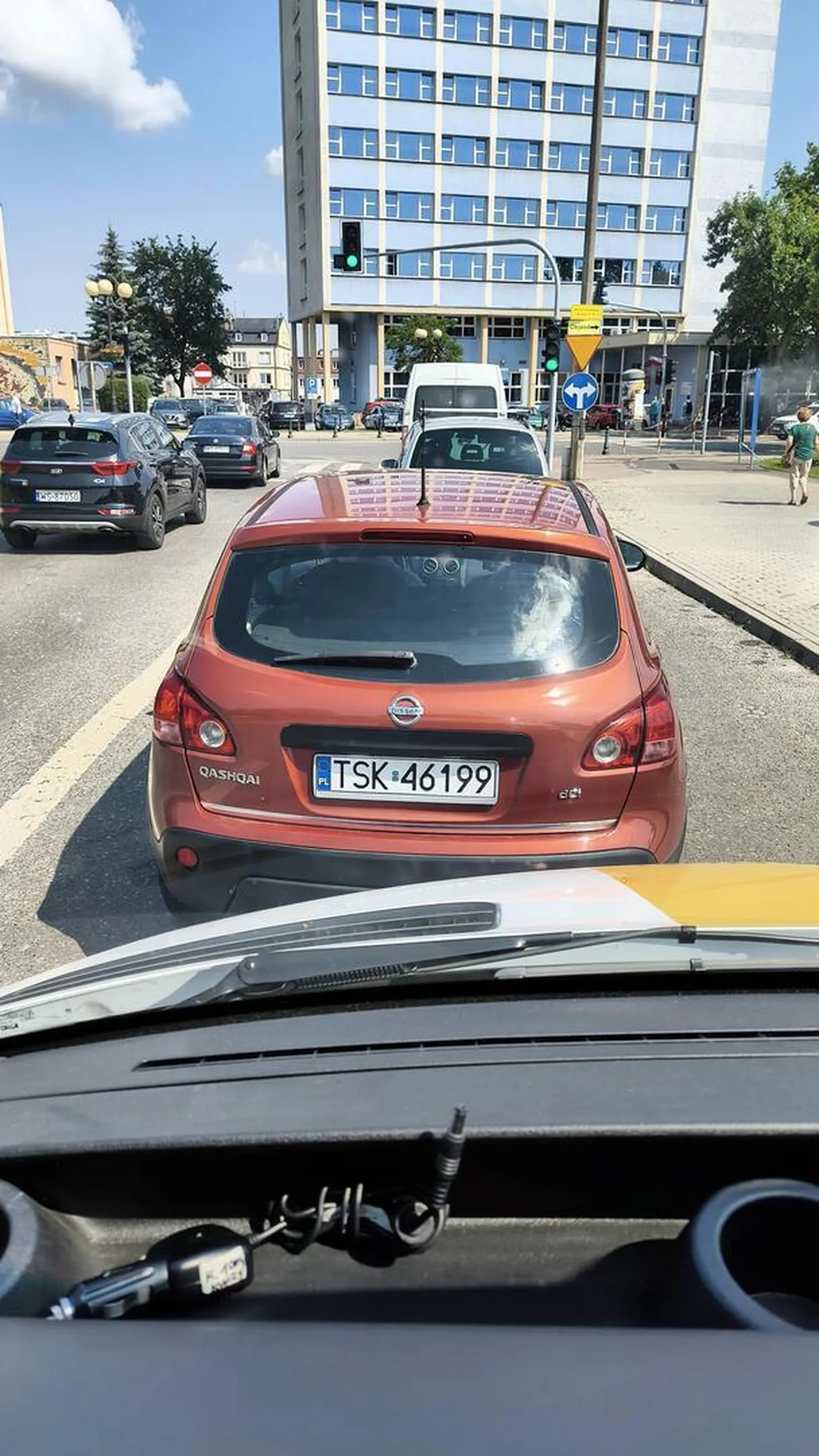 Pozdrawiam kierującego, który podczas zmieniania pasa ruchu prawie najechał mi na busa. Patrz w lusterka!