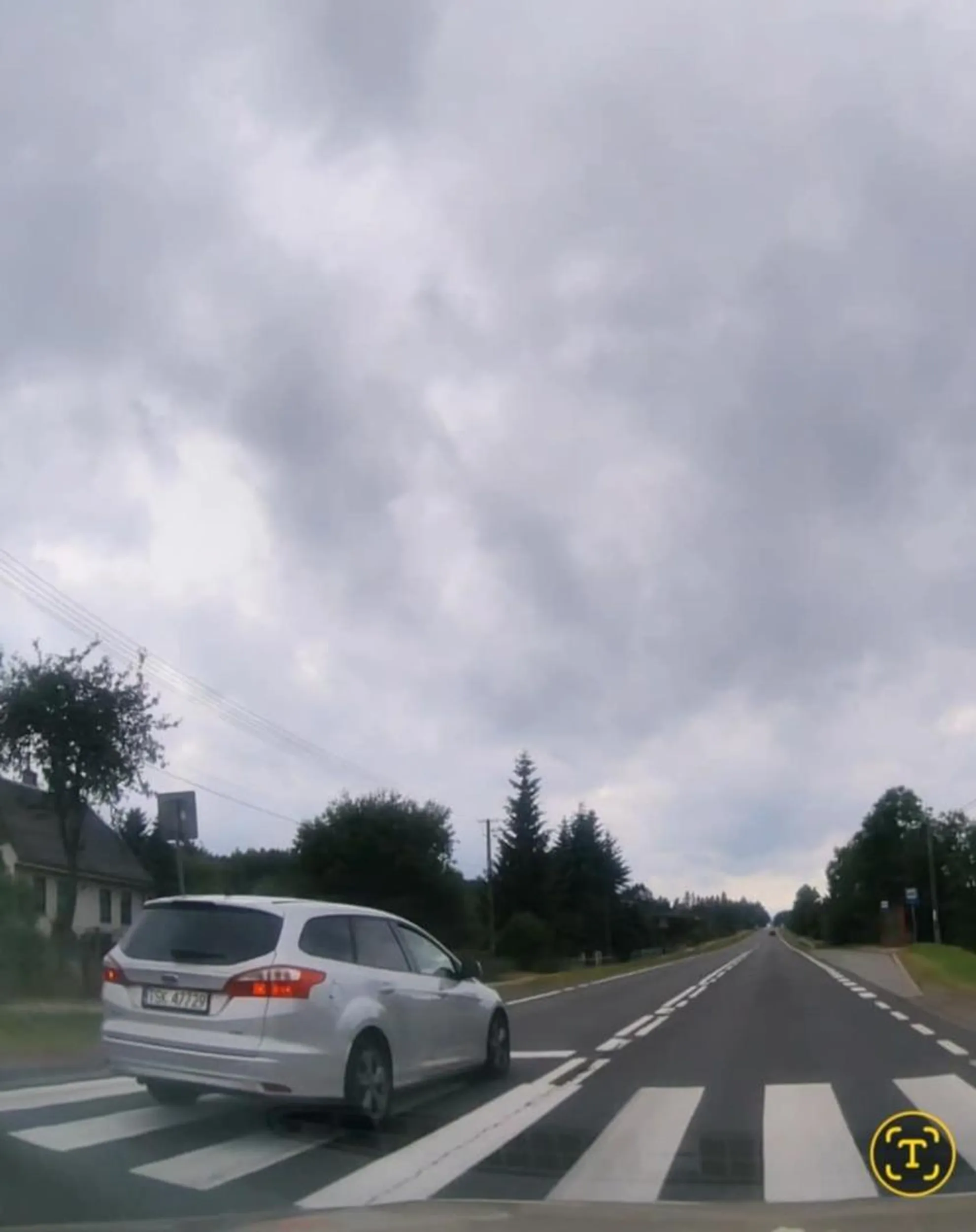 U właściciela lub kogoś z jego rodziny nastąpił chyba incydent kałowy i zgłosili do moderacji o usunięcie, więc przypominajka jak jeździ kierowca Forda o powyższym numerze rejestracyjnym. Wyprzedzanie na oznakowanym przejściu dla pieszych na którym doszło już do niejednego śmiertelnego wypadku. Czego wstydzi się właściciel? Niech inni też poznają jego styl jazdy.