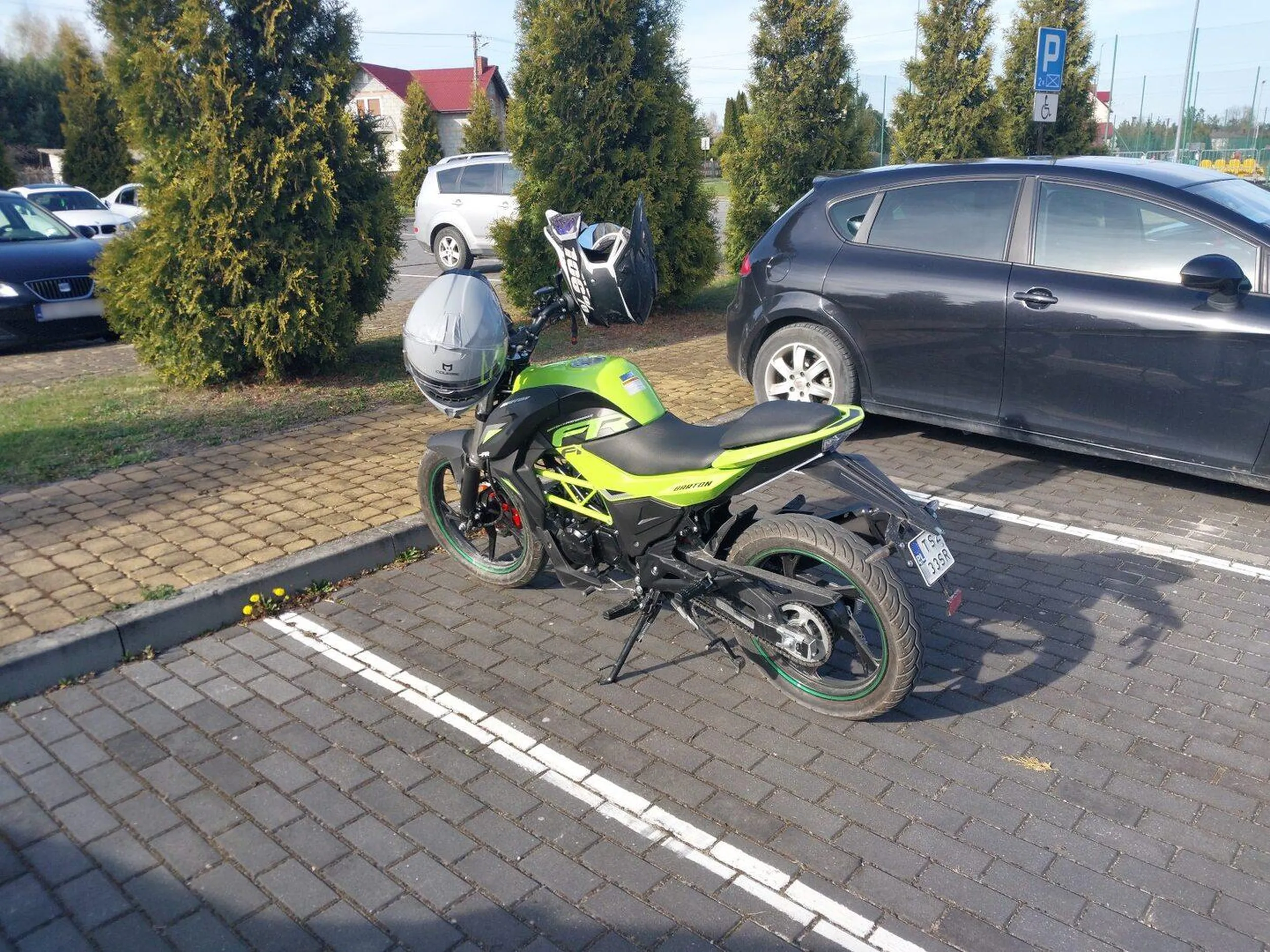 Wyprzedziłeś mnie jak cisnąłem dwie paczki przez Przyborowice. Może chcesz się zamienić? Mogę dać Suzuki Hayabusę rocznik 1999 i żonę.