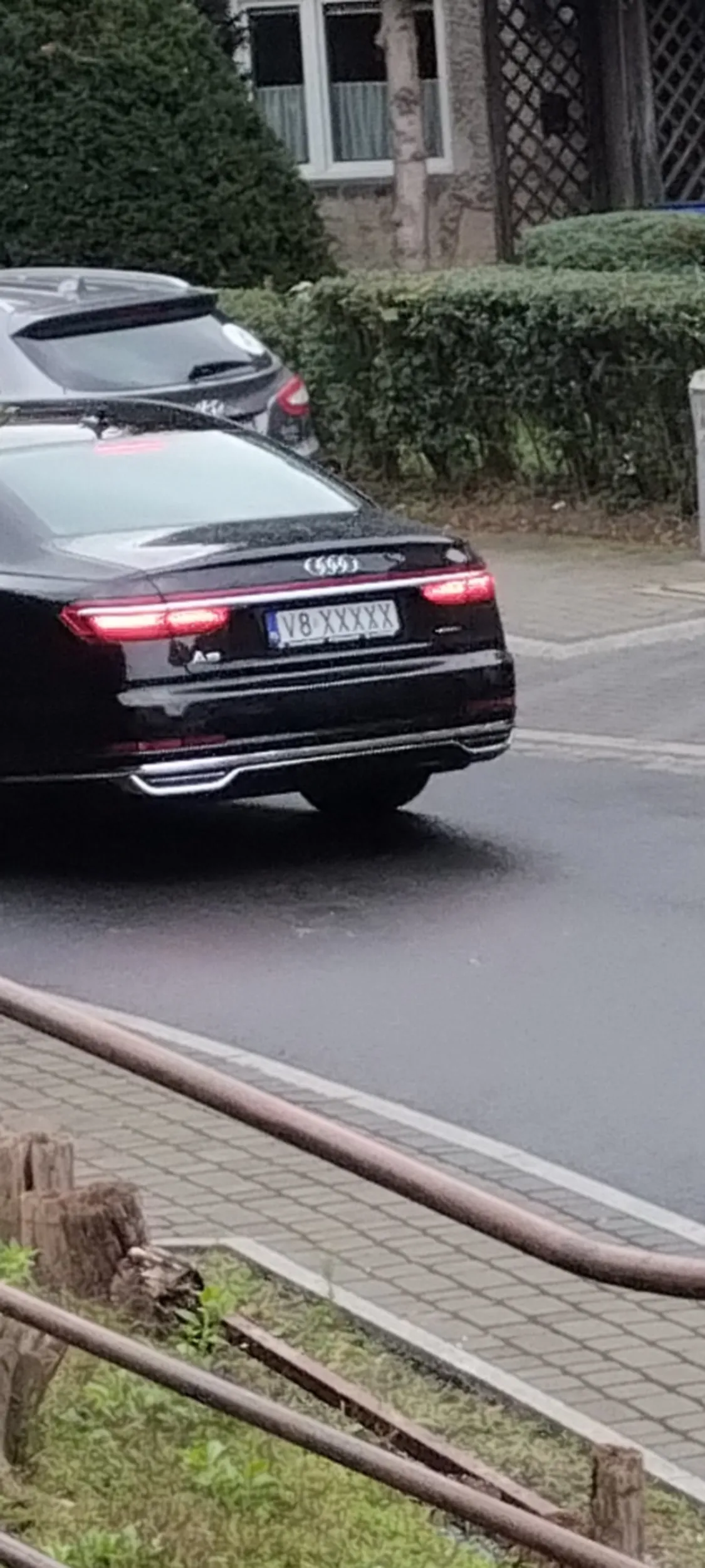 Kobieta spowodowała kolizję i uciekła z miejsca zdarzenia.