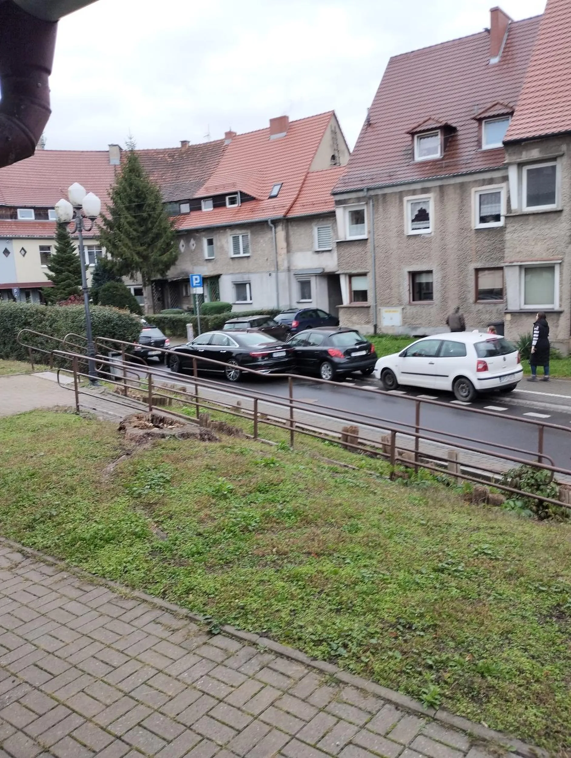 Kobieta spowodowała kolizję i uciekła z miejsca zdarzenia.