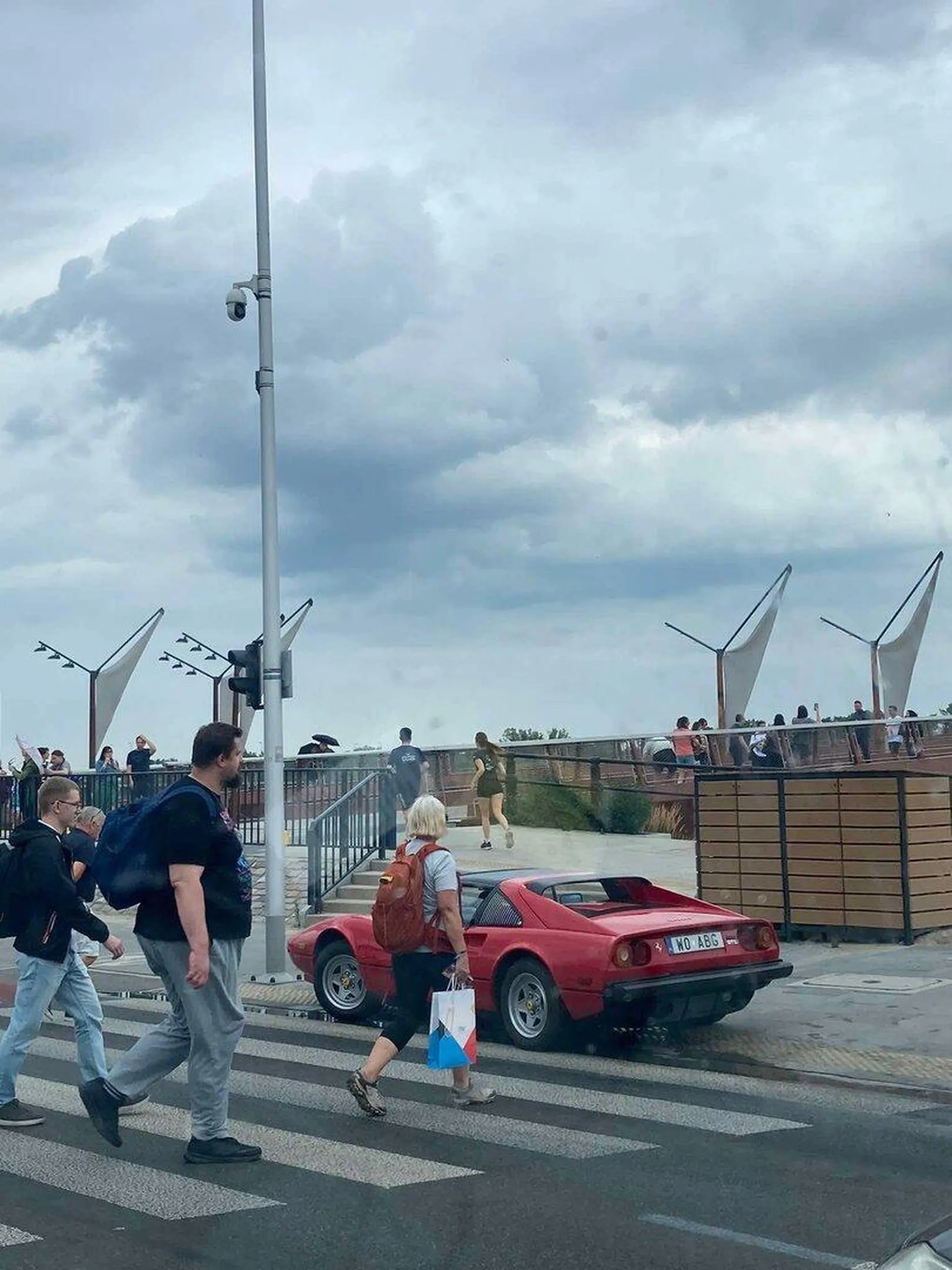 Gnój parkuje na przejściach dla pieszych