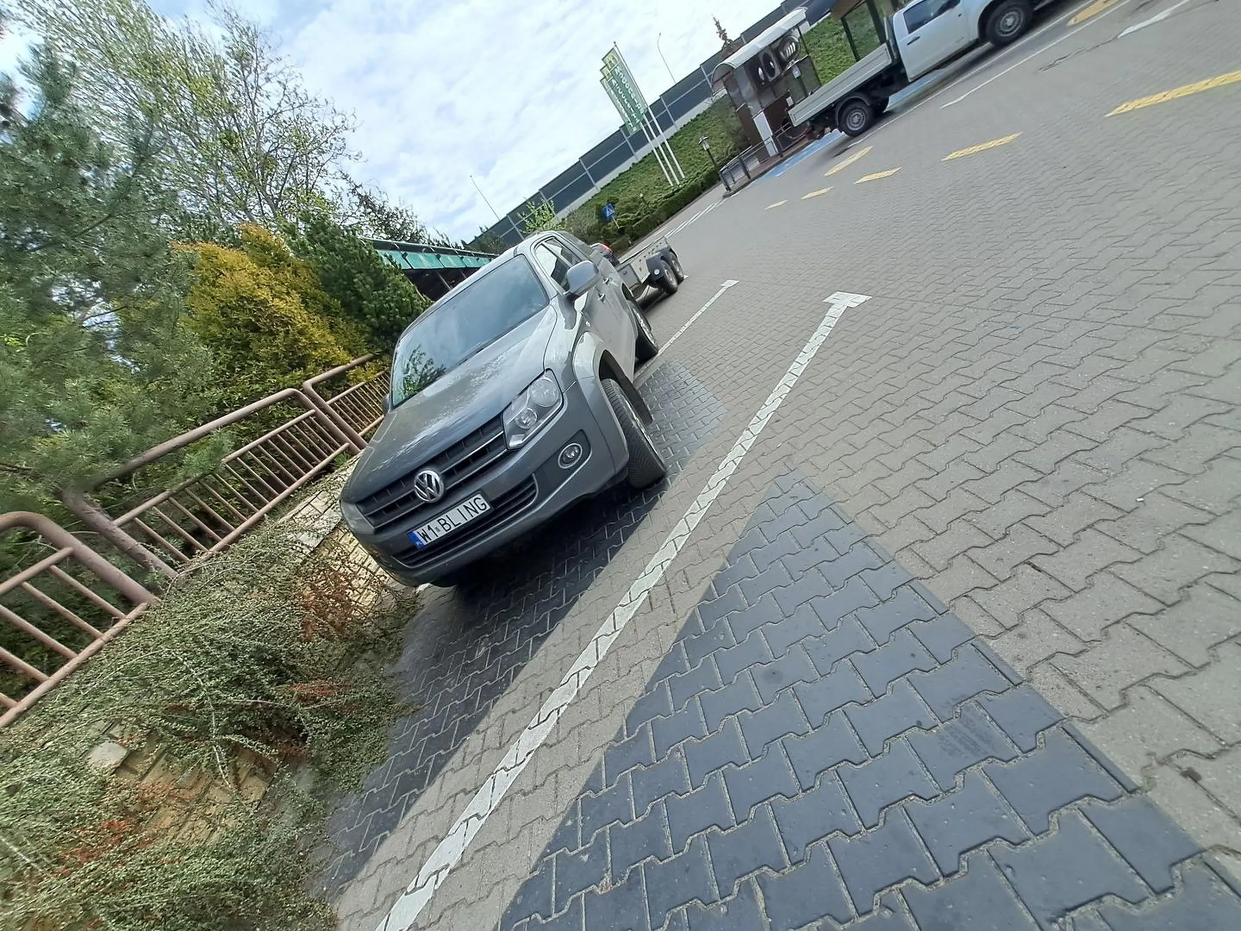 Obok masz miejsce parkingowe dla zestawów ćwoku