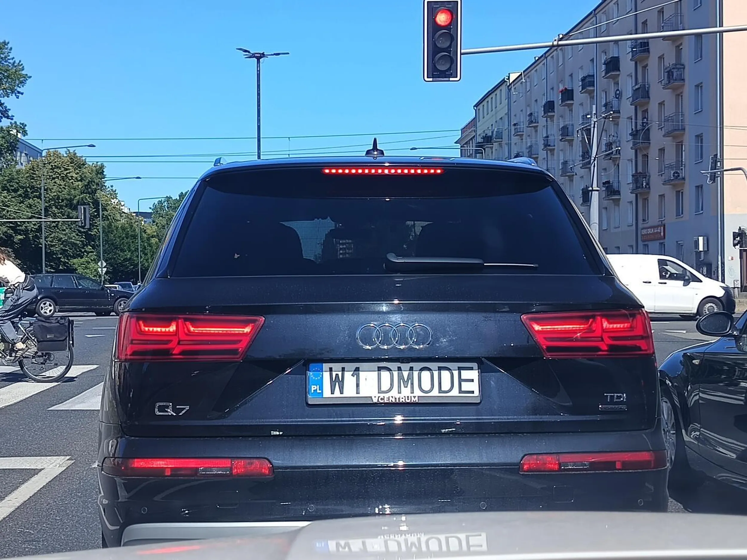 Gdybym miał takie auto jak to bym puszczał na cały regulator ENJOY THE SILENCE zamiast robić brum brum,