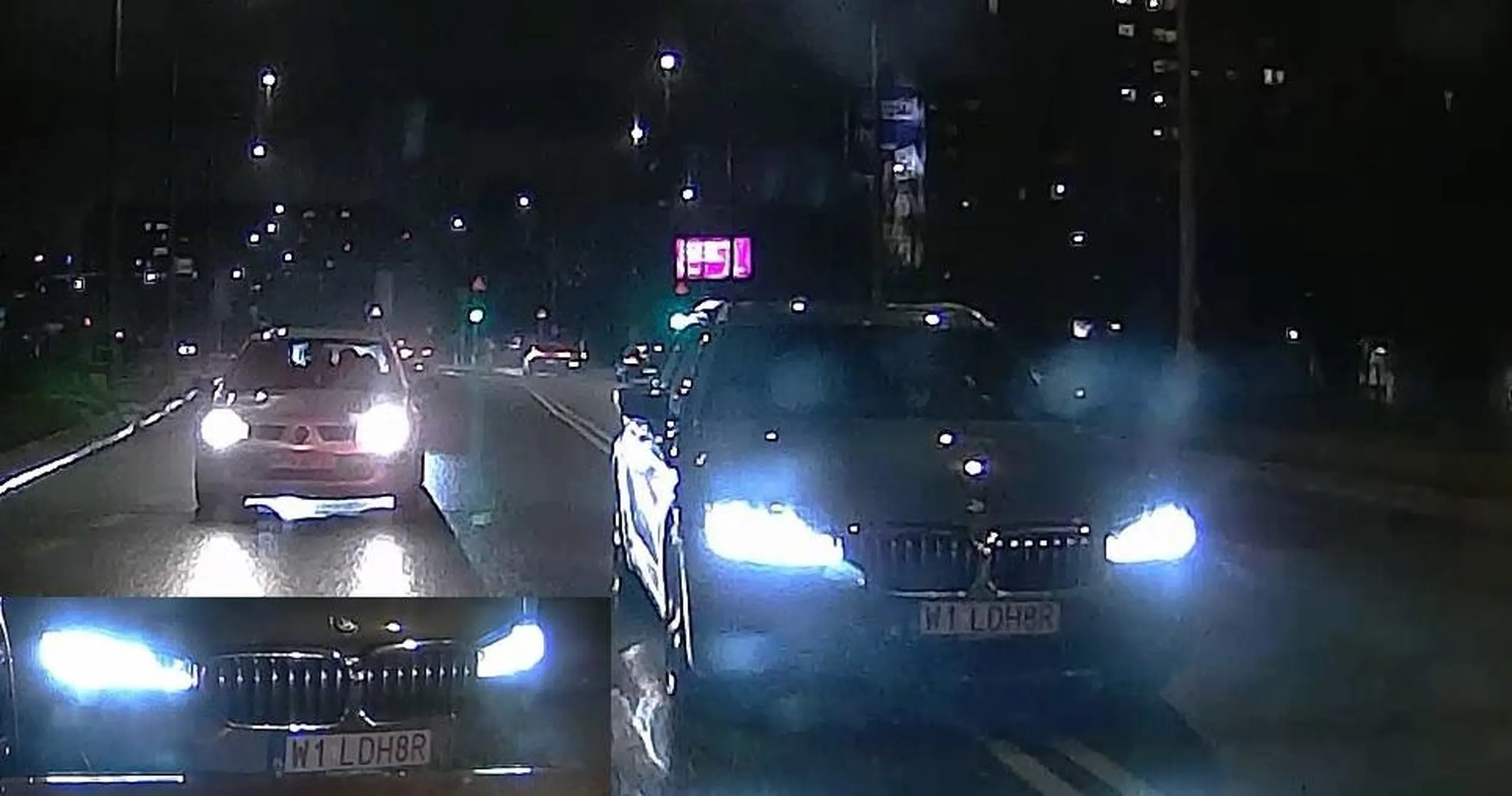 Marka zobowiązuje. Wyprzedza na podwójnej ciągłej, manewr zaczął jak na lewym pasie w przeciwnym kierunku był samochód, który go strąbił. Do kompletu indywidualna tablica i wiadomo, że za kierownicą siedzi rozmiar azjatycki