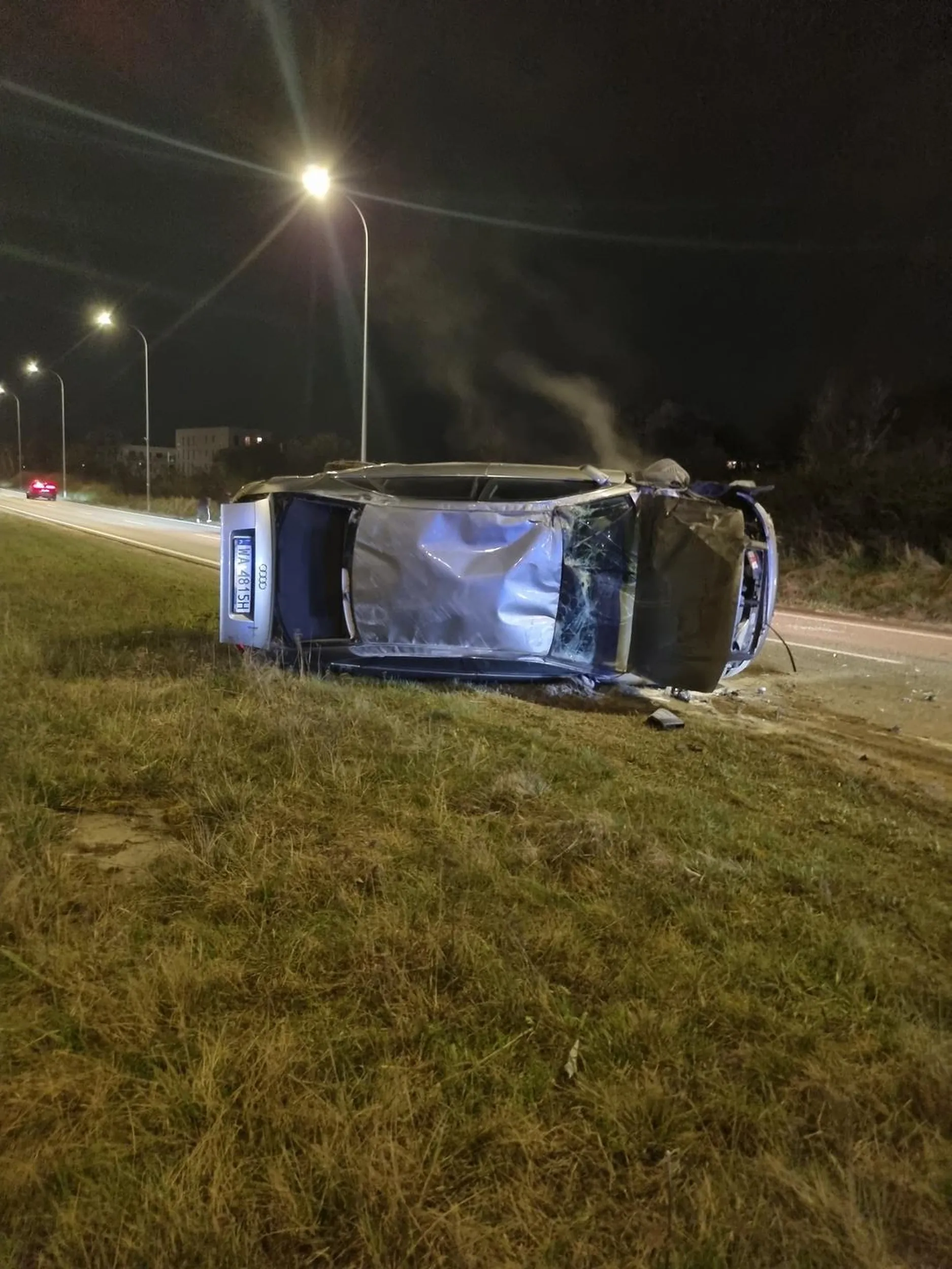 Dachował i uciekł https://www.trojmiasto.pl/raport/Wczoraj-przed-23-kierujacy-audi-dachowal-na-AK-i-uciekl-rt414660.html