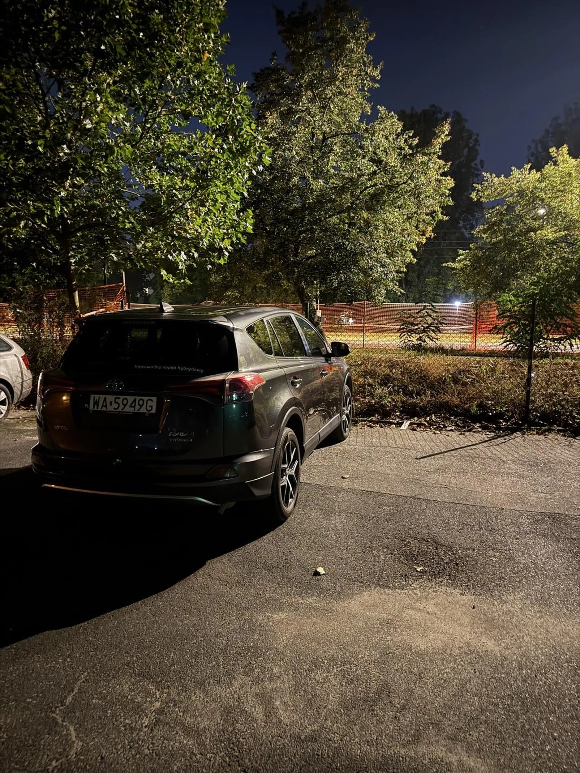 Parkuje na cudzych prywatnych miejscach i nie zostawia numer telefonu