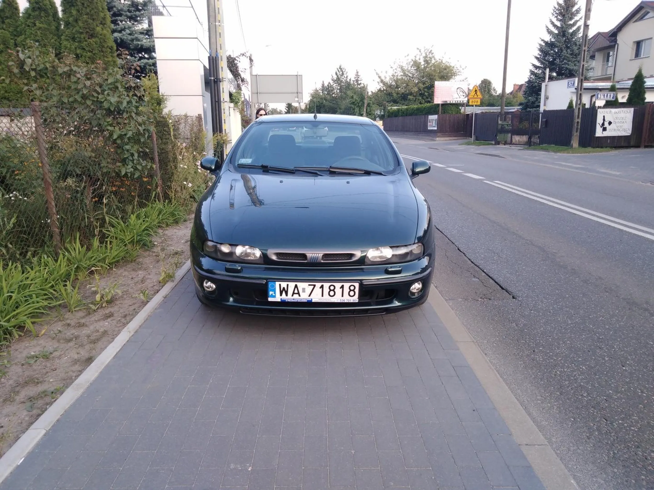 Jezdnia służy do jazdy, a chodnik do parkowania.