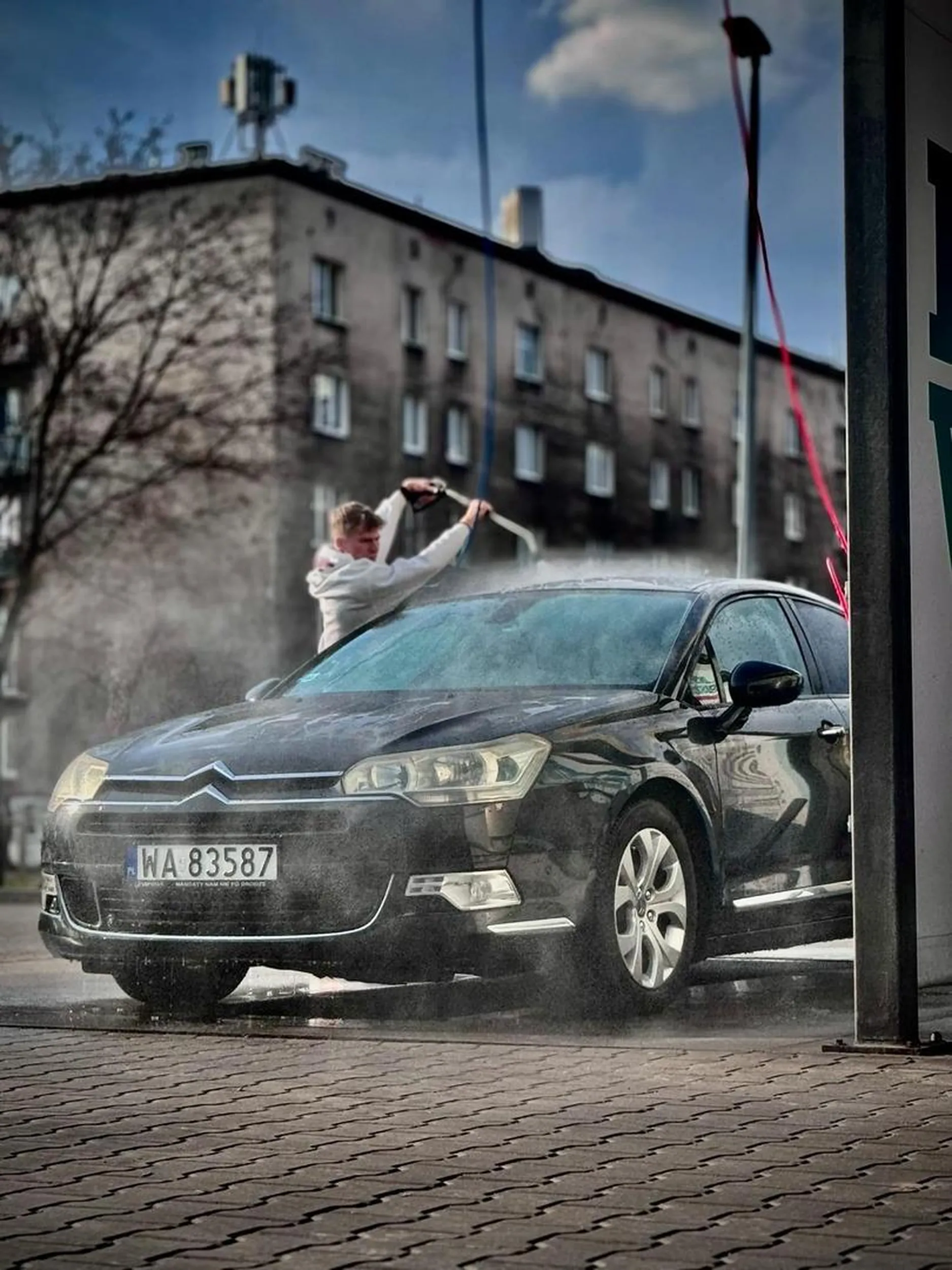 Dobry kierowca cytryniarz. Śmiga aż miło szkoda że trochę dymi z tej cytryny