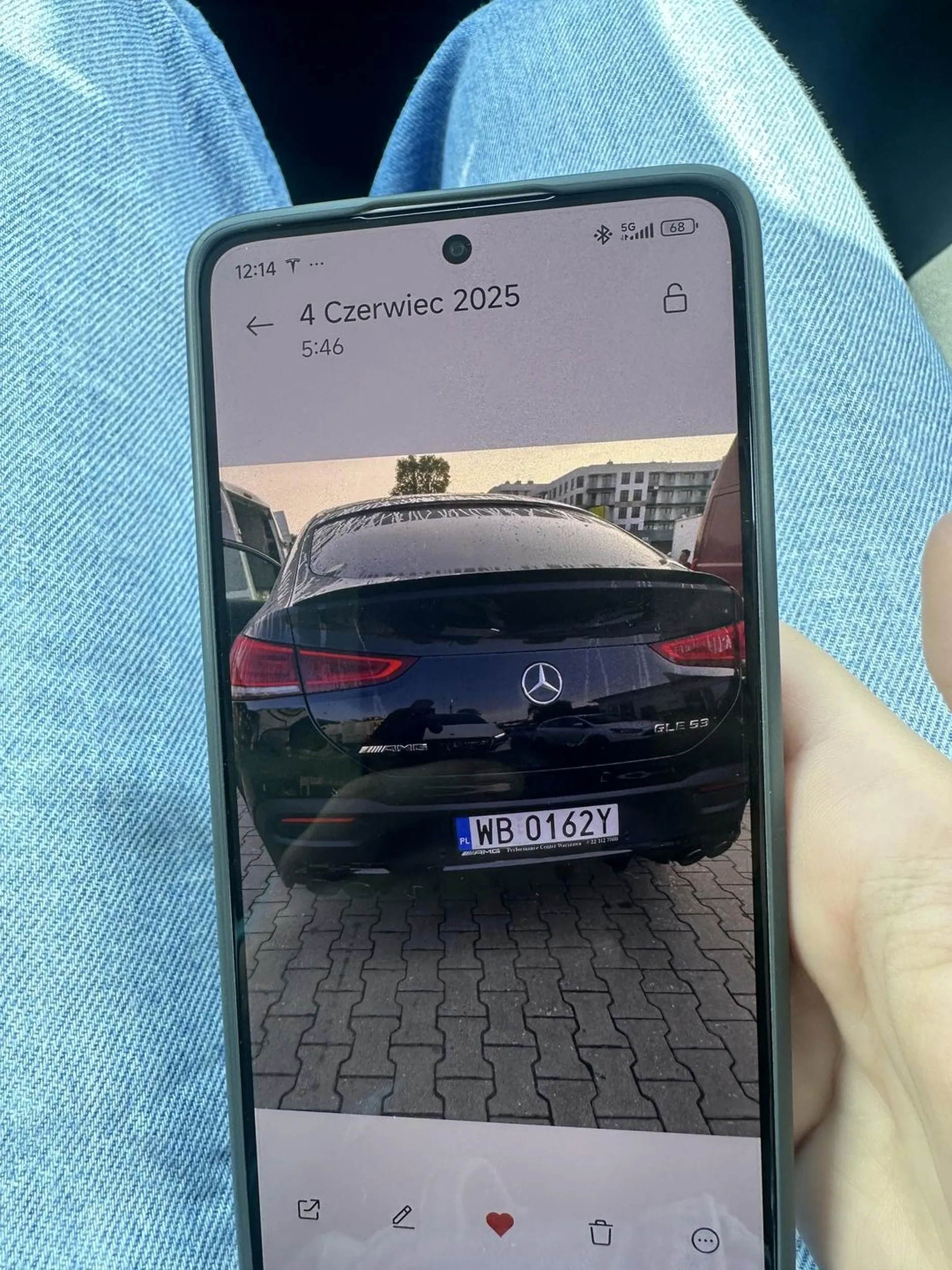 Kobieta prowadząca to auto potrąciła mojego tatę i uciekła z miejsca zdarzenia. Sprawa zgłoszona, ale chciałabym, żeby wszyscy o tym wiedzieli i liczę też, komuś to pomoże, jeśli podobne sytuacje będą miały miejsce z winy tego samochodu…