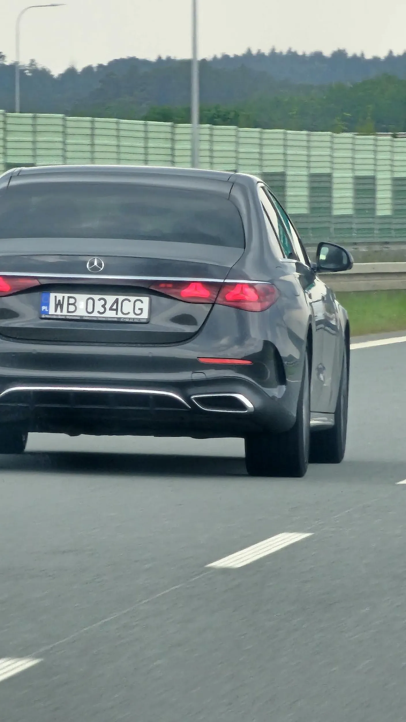 Siedzi na dupie i swieci szeryf.